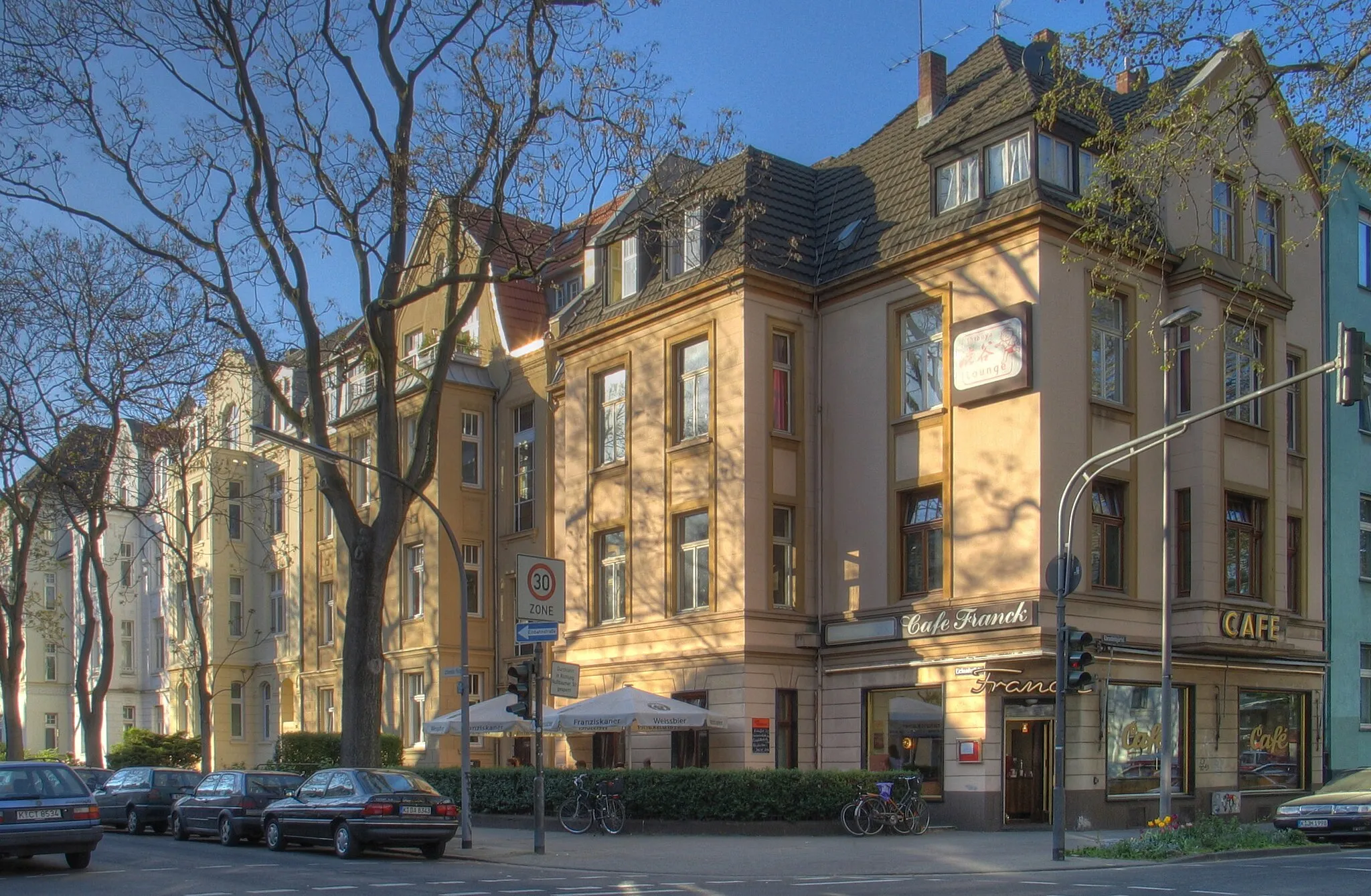 Photo showing: Eichendorfstraße 30 in Köln-Neuehrefeld
This is a photograph of an architectural monument. It is on the list of cultural monuments of Köln, no. 4963.