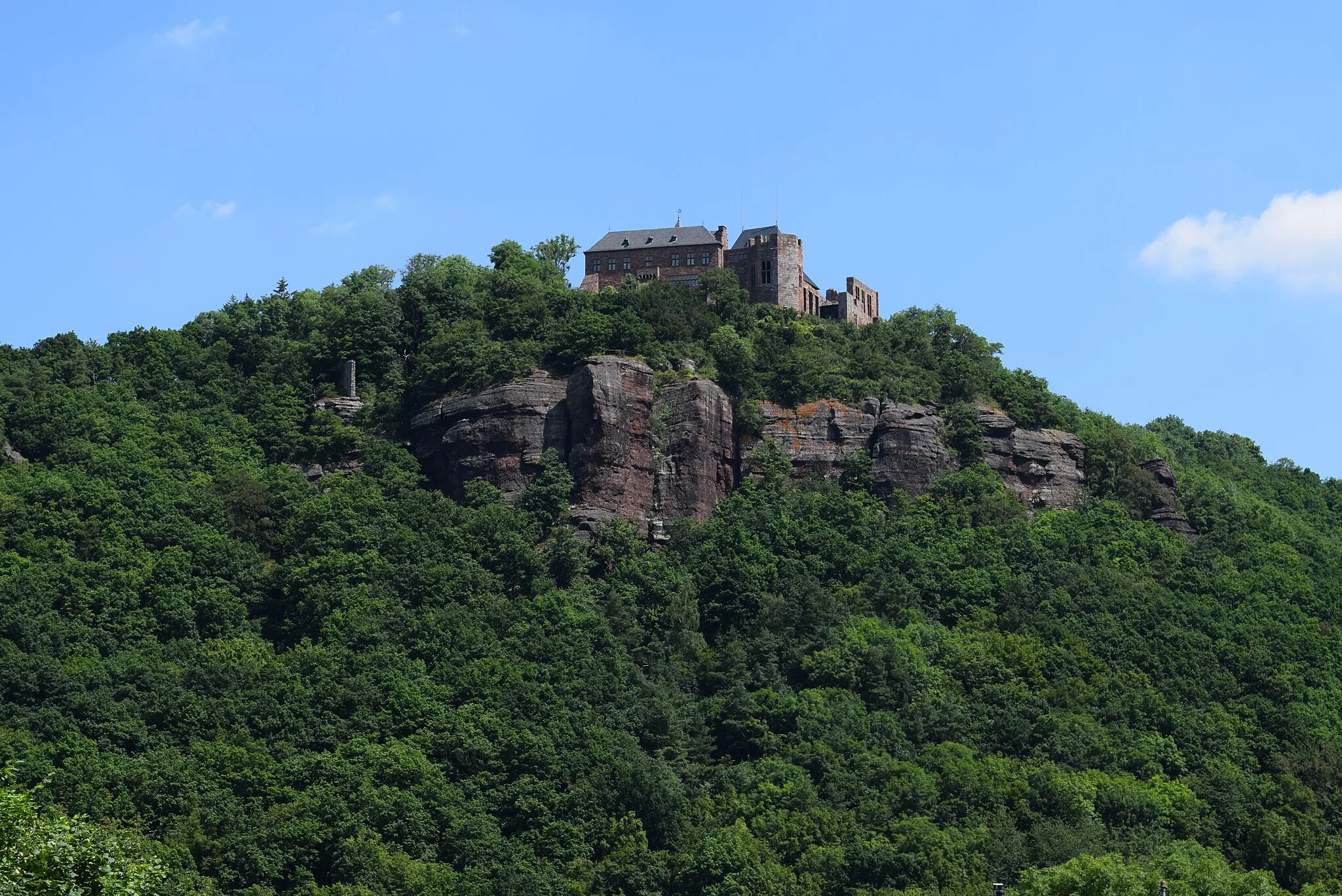 Photo showing: Burg Nideggen aus Südwesten von der L 246 (2016)