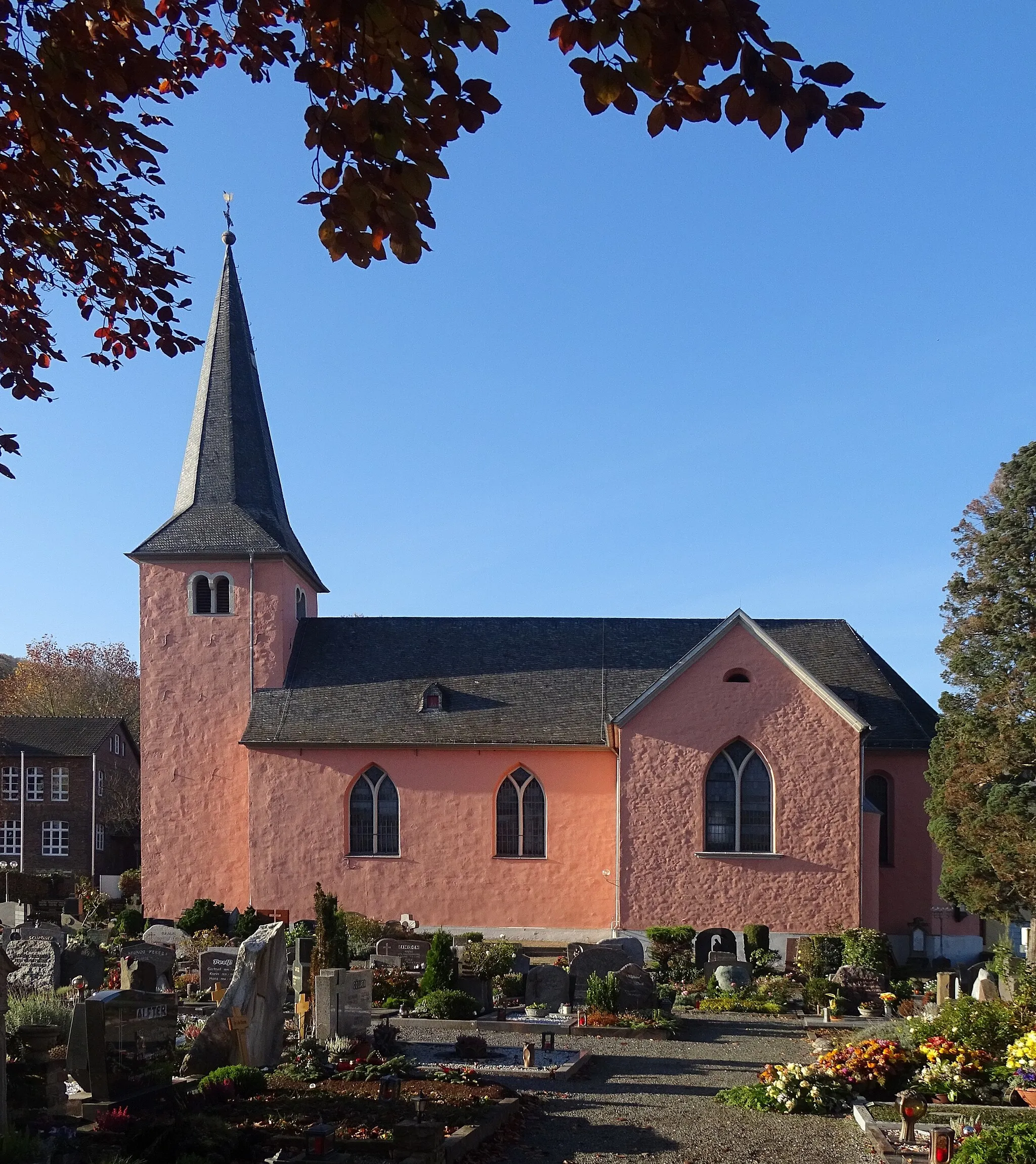 Photo showing: Catholic parish church St. Gereon in Niederbachem, Mehlemer Straße.