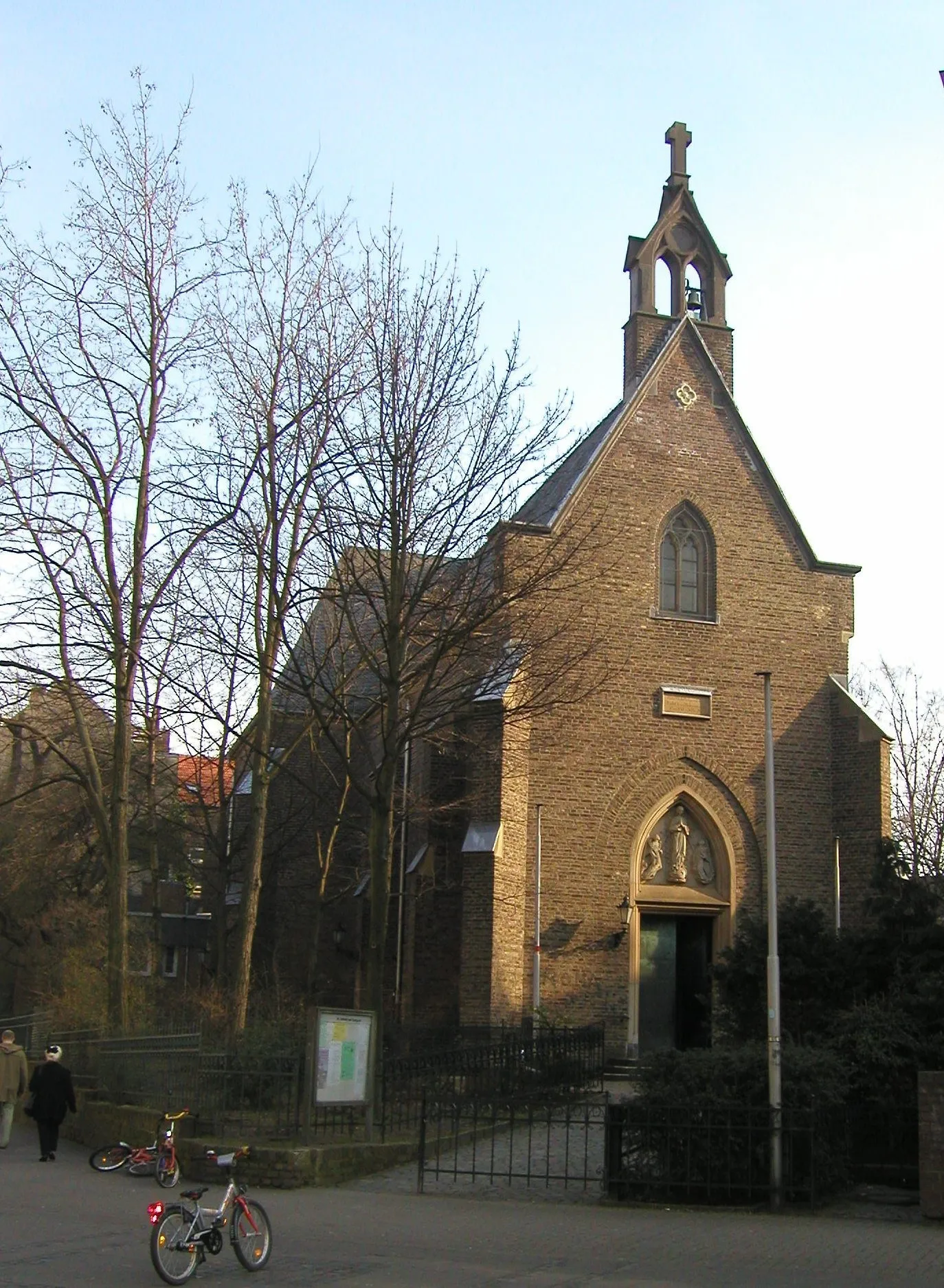 Photo showing: Kirche St. Heinrich und Kunigund in Köln-Nippes, D