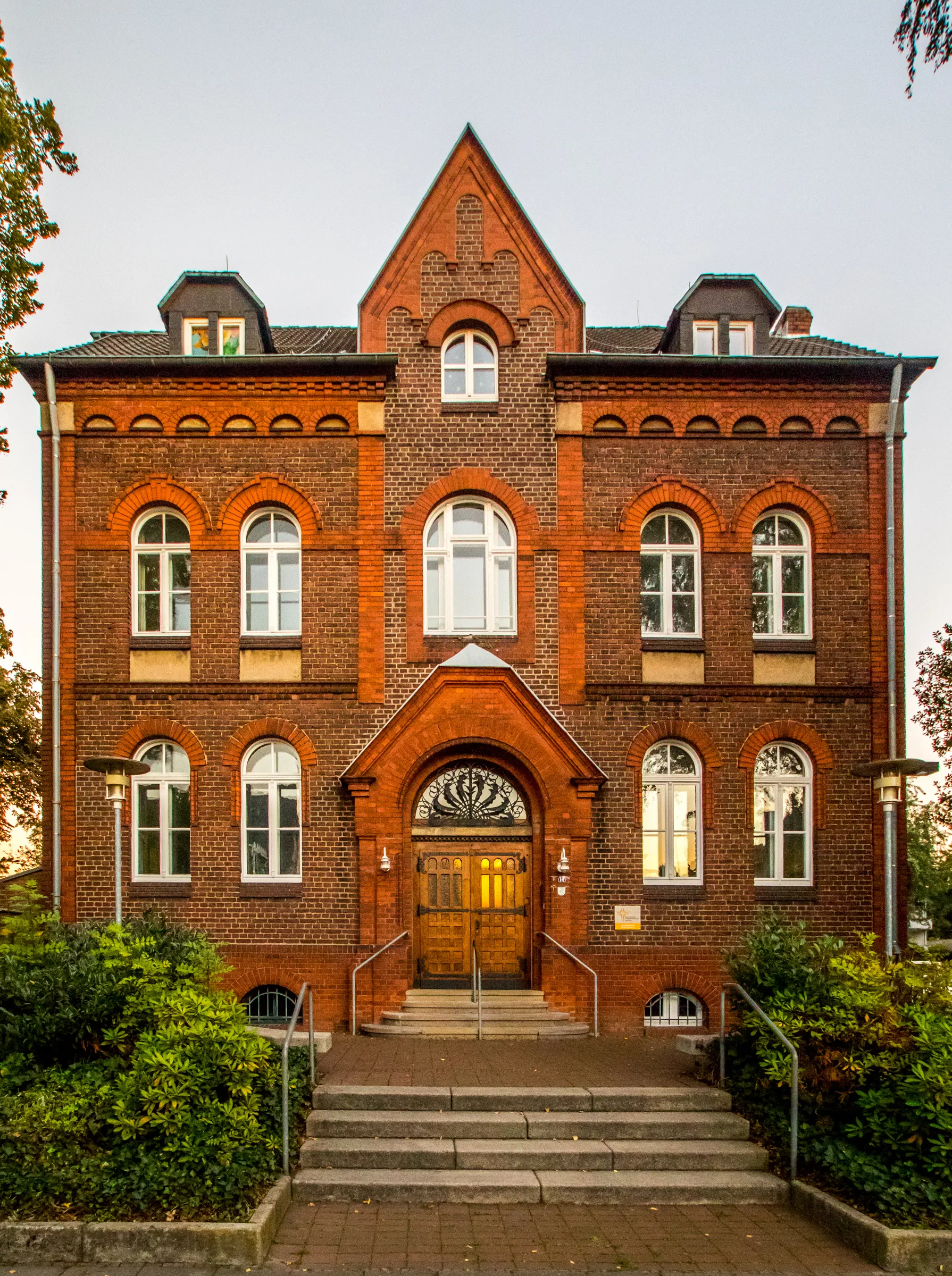 Photo showing: Ev. Gemeindehaus, Opladen, Bielertstraße 14