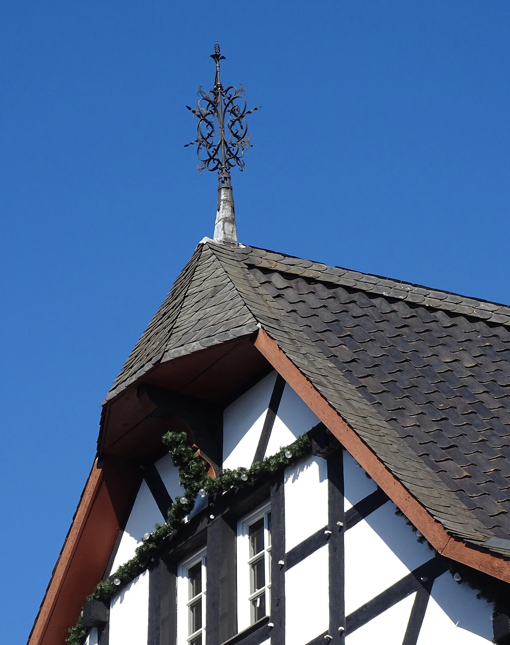 Photo showing: Half-timbered house in Rheinbach, Hauptstraße 10: detail of the gable.