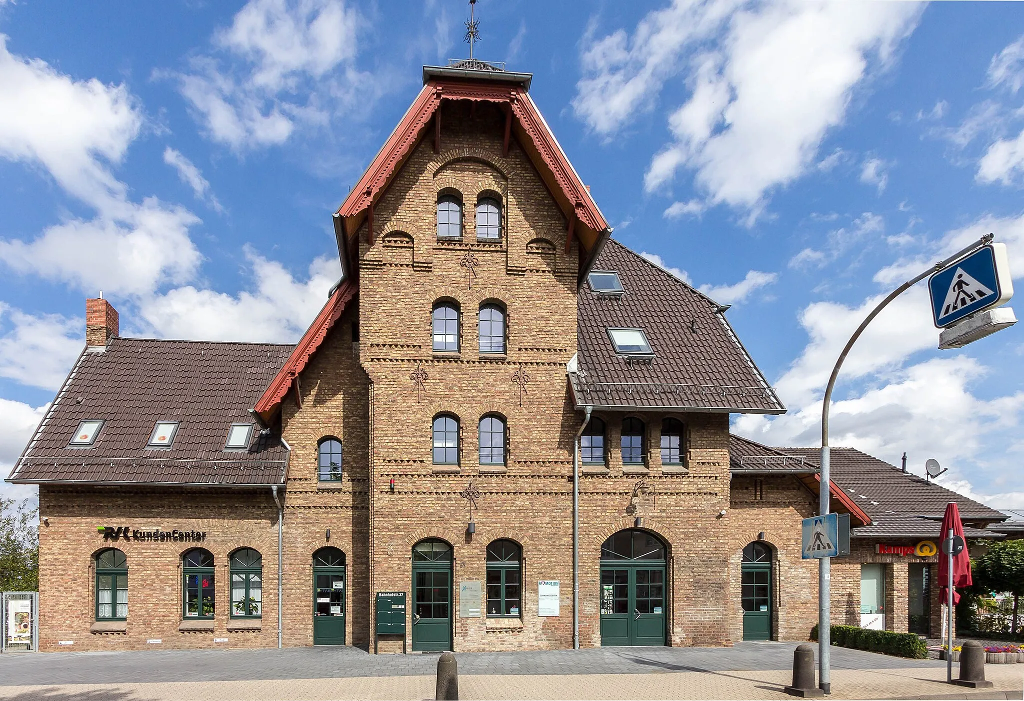 Photo showing: Bahnhof Rheinbach, Straßenseite