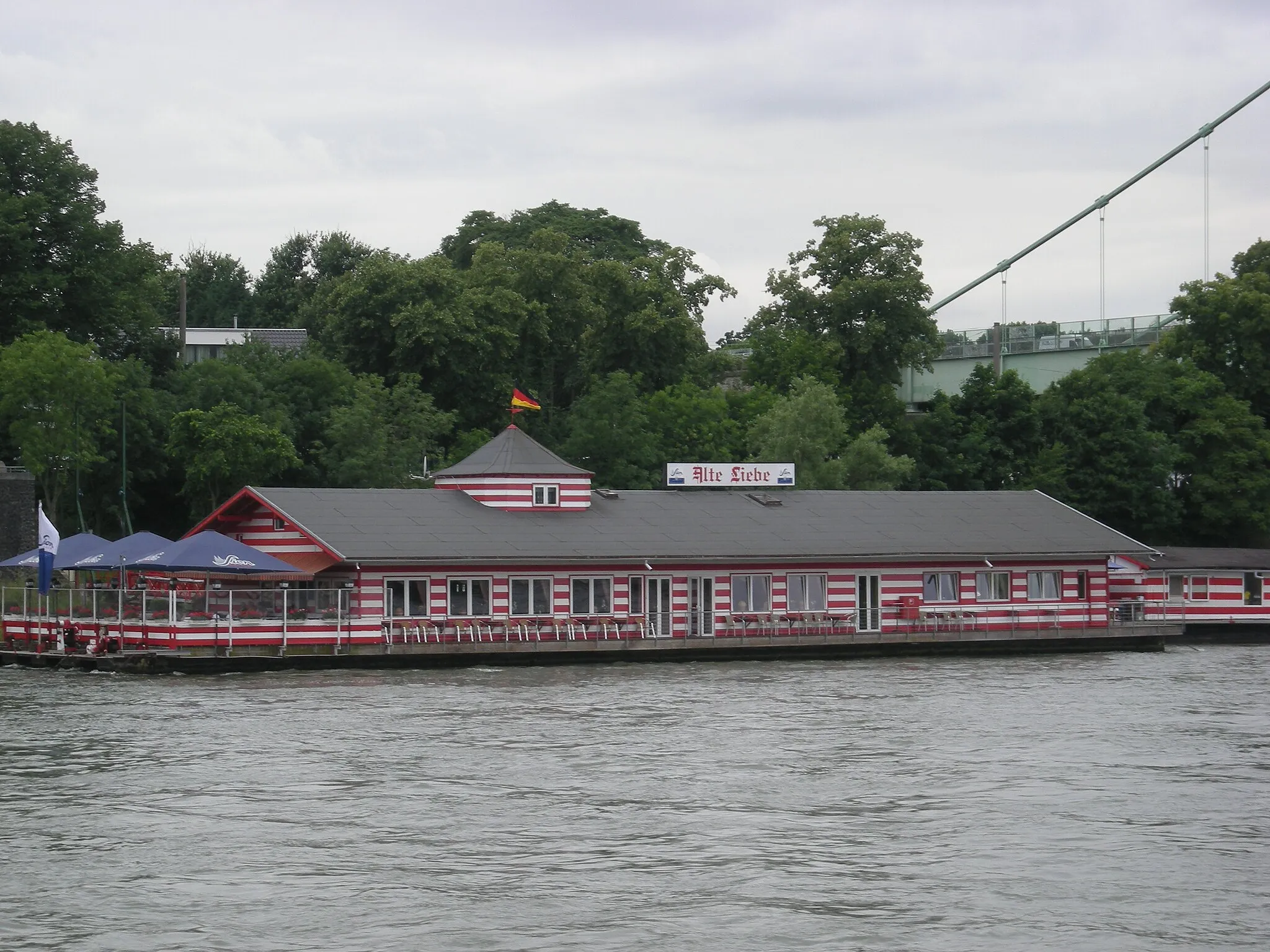 Photo showing: The restaurant ship Alte Liebe as seen from the Rhine in Köln, Nordrhein-Westfalen (Germany).