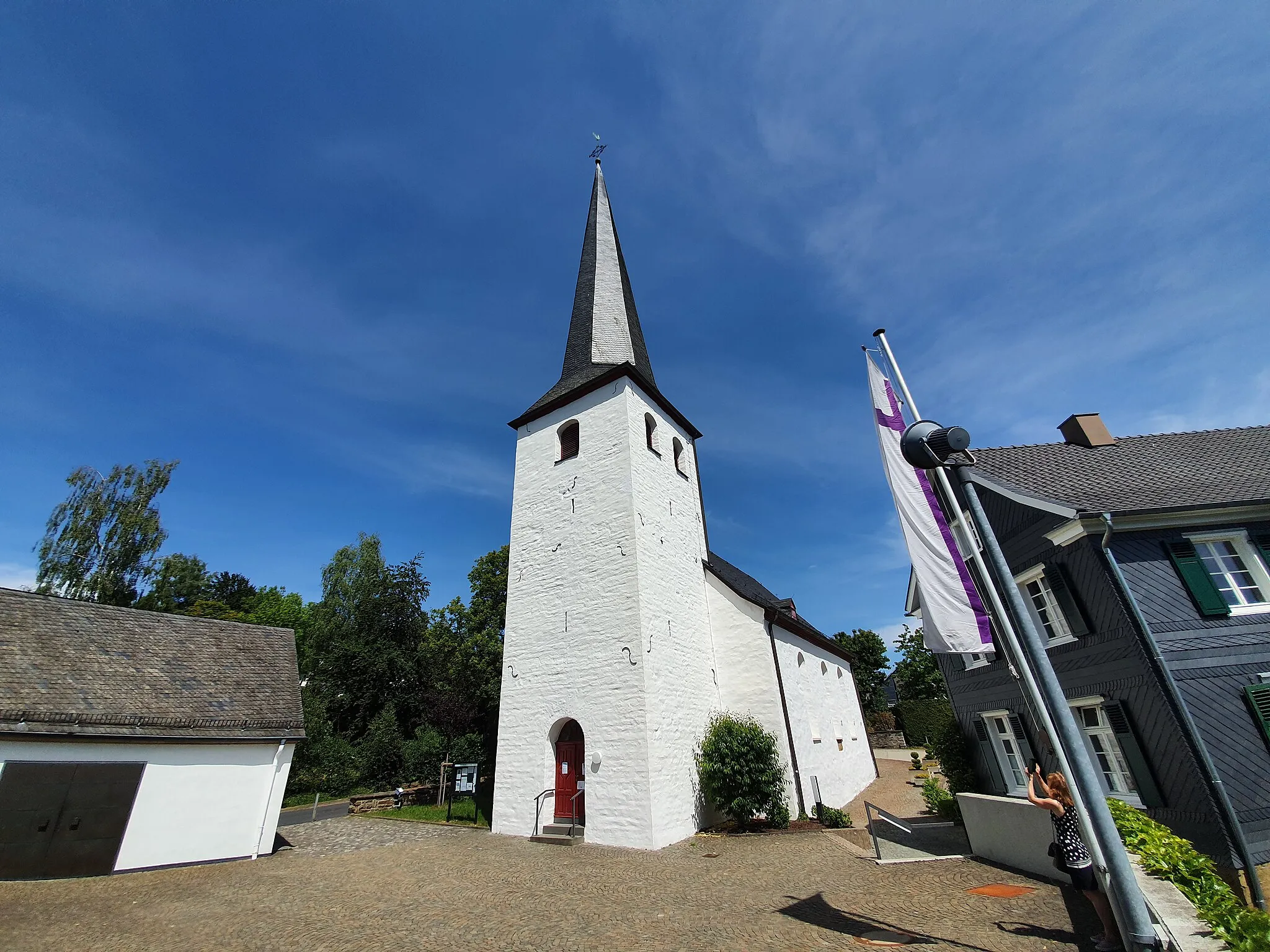 Photo showing: Westturm der evangelischen Kirche der Gemeinde Ruppichteroth in Nordrhein-Westfalen.
