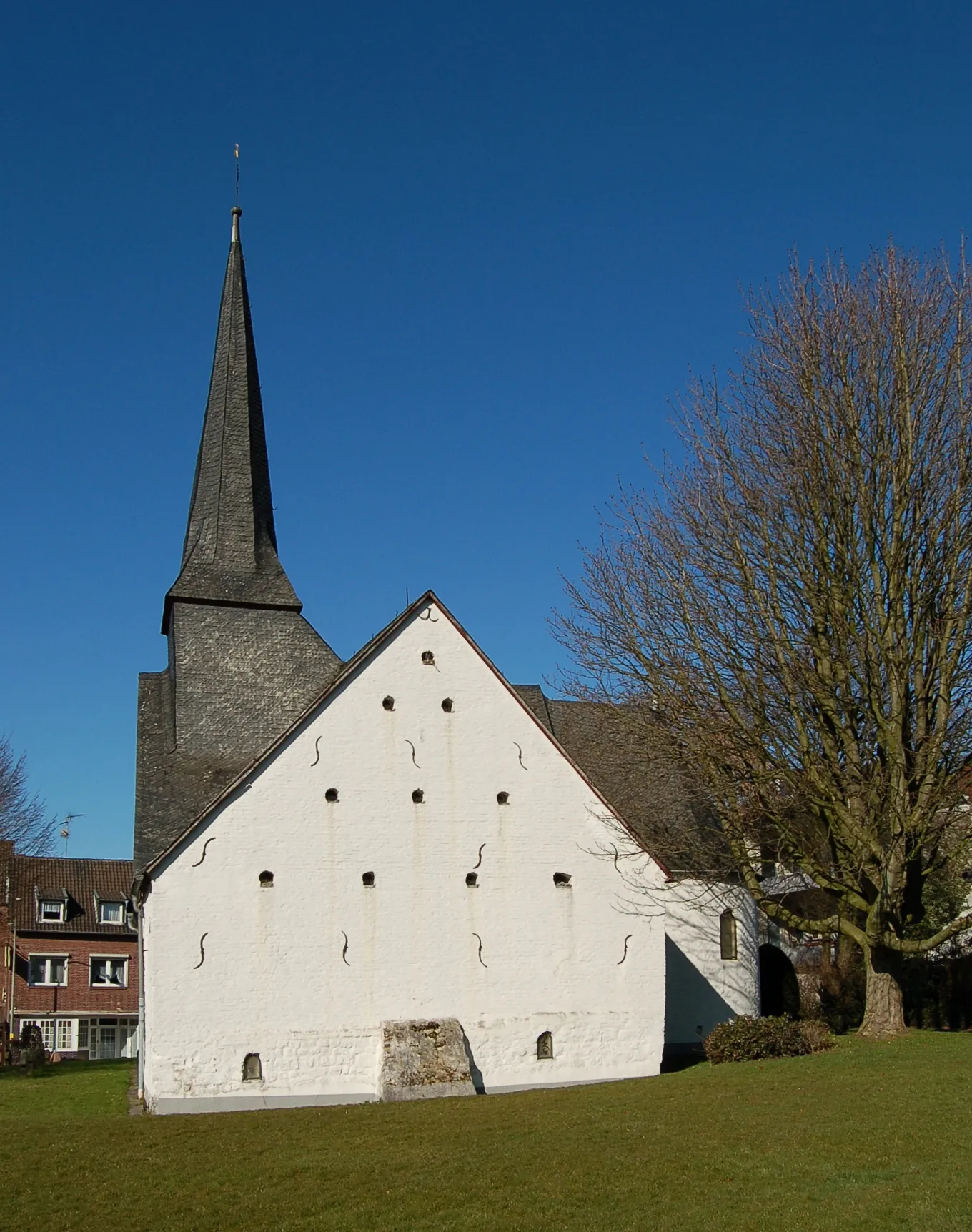 Photo showing: St. Petrus Kapelle ("Karlskapelle") in Übach-Palenberg: Ansicht von Süden