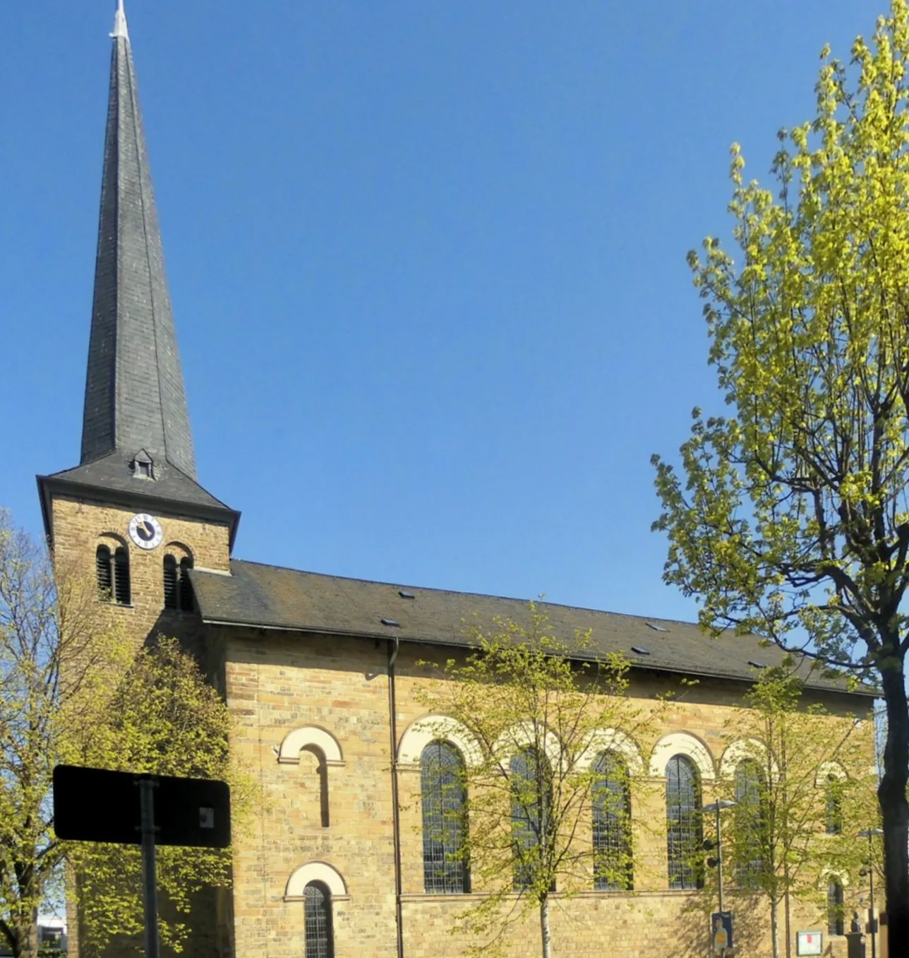 Photo showing: Südseite der evangelischen Kirche Waldbröl, Deutschland