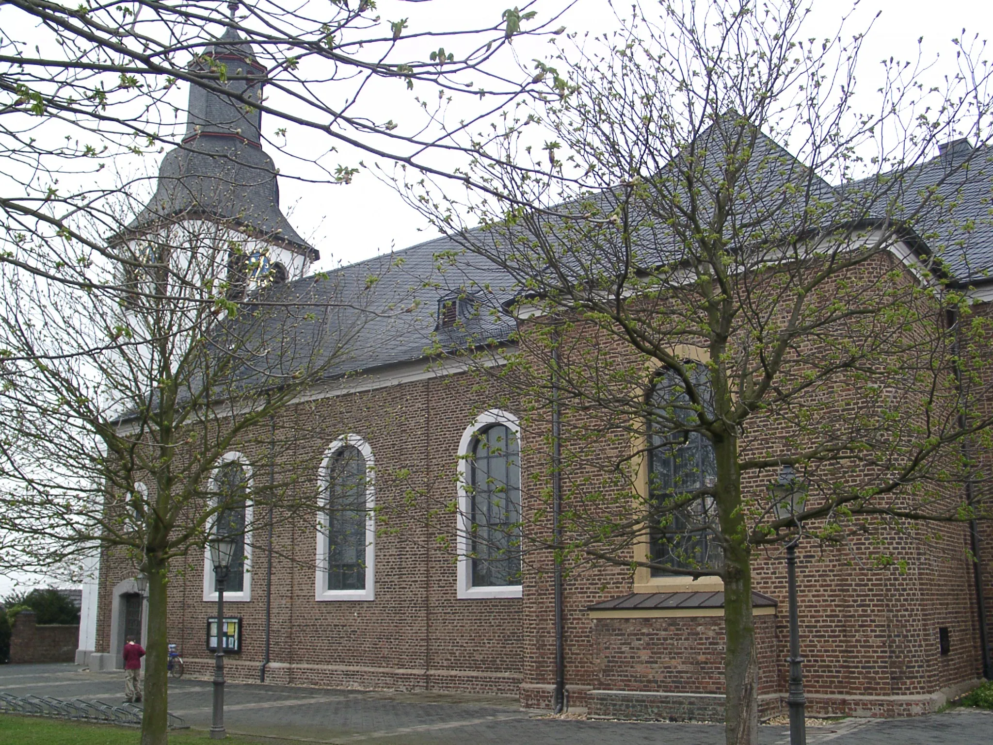 Photo showing: Kirche in Weilerswist - selbst fotografiert (Klaus Graf) 30.3.2005 - Lizenz:CC-BY