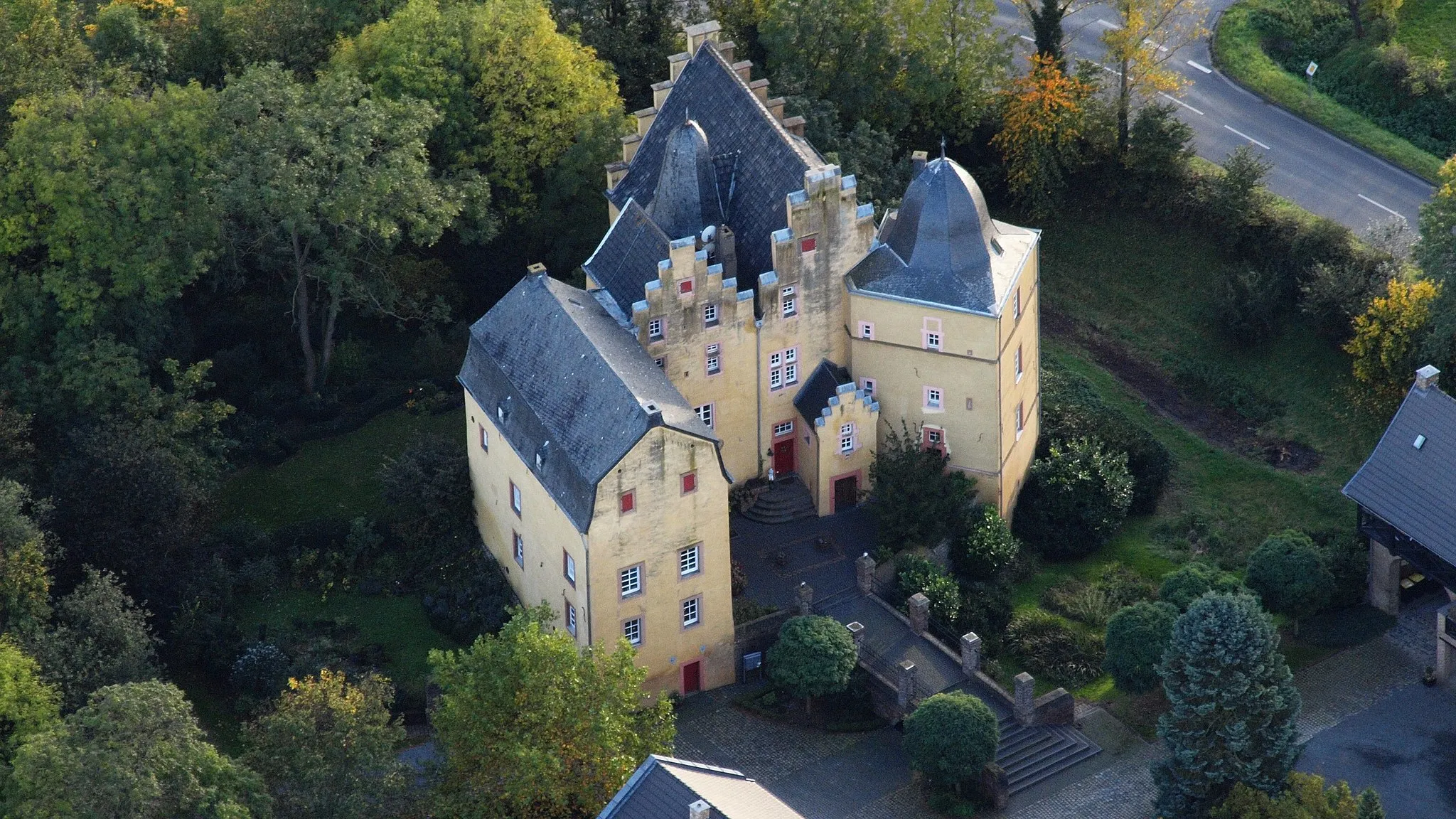 Photo showing: Burg Bodenheim bei Bodenheim: Luftaufnahme