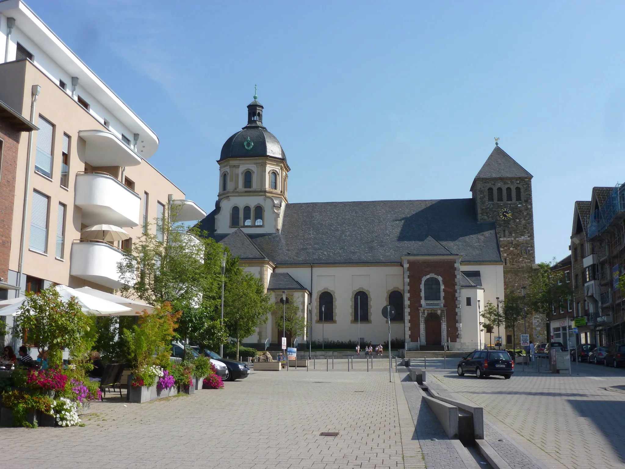 Photo showing: Würselen centre; view from the market towards St Sebastian