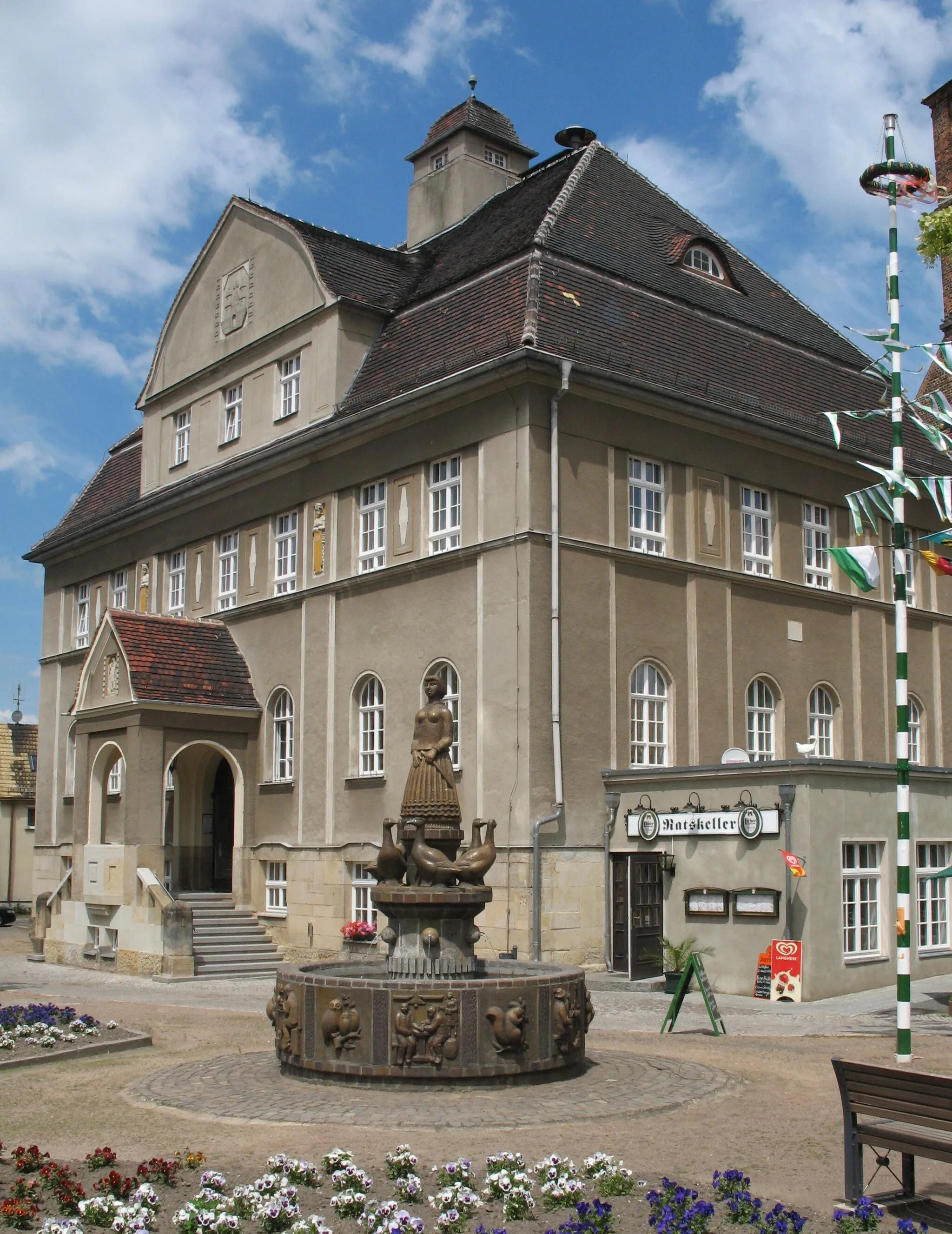 Photo showing: Town hall in Dommitzsch in Saxony, Germany