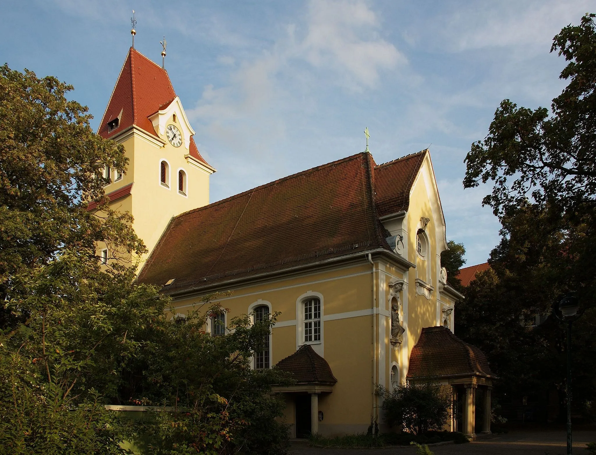 Photo showing: Apostelkirche in Leipzig-Großzschocher