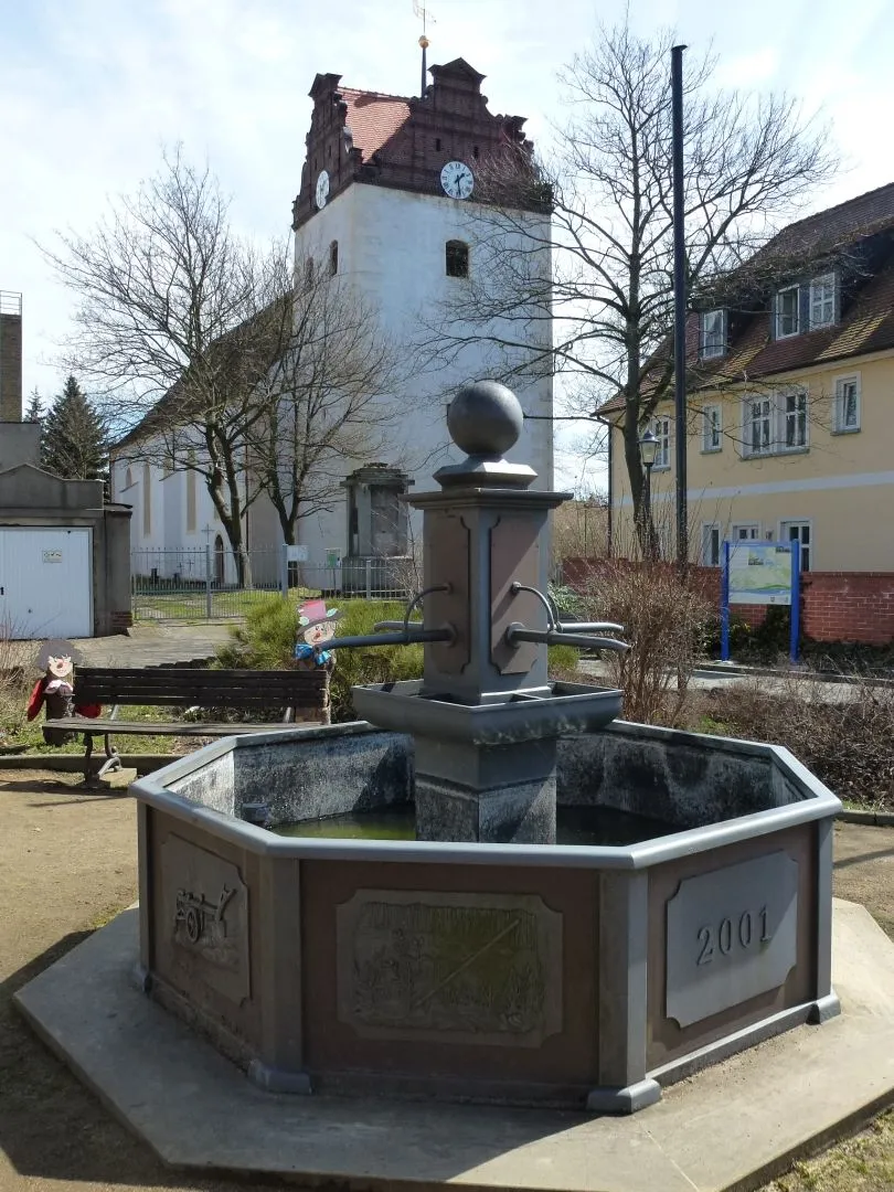 Photo showing: Brunnen in Löbnitz