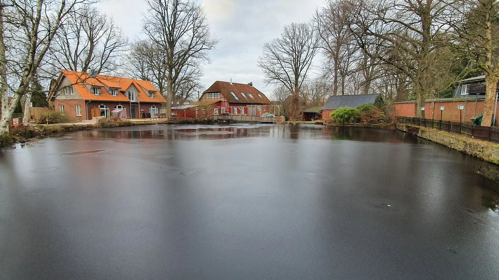 Photo showing: Dierkshausener Mühlenbach Mühlenteich