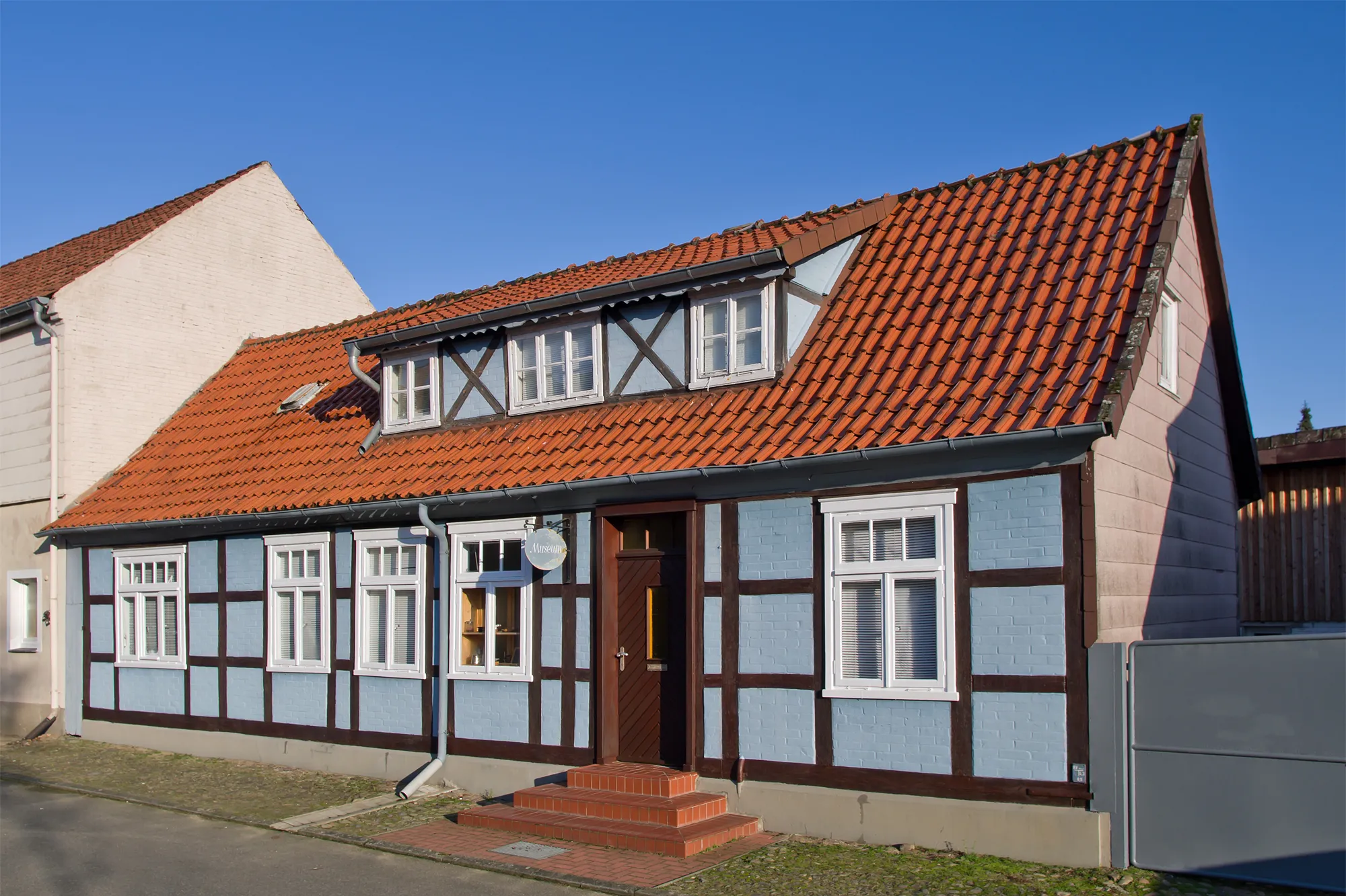 Photo showing: Museum "Das Blaue Haus", building "Kapellenstrasse 7" in Clenze (district Lüchow-Dannenberg, northern Germany).