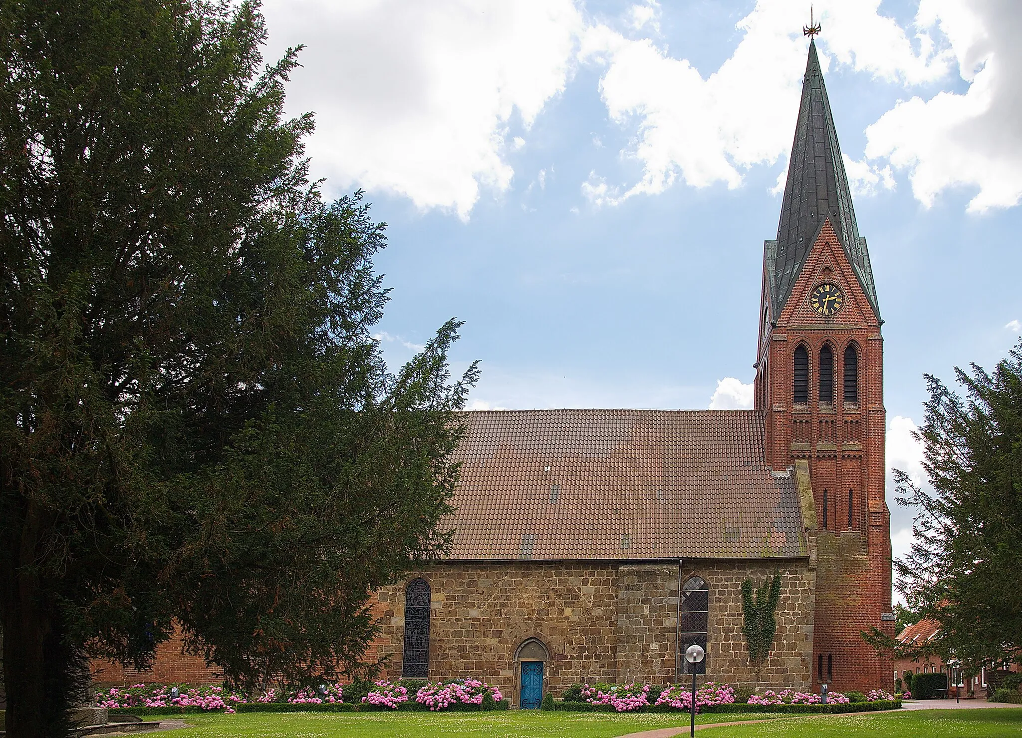 Photo showing: St. Cosmae und Damiani-Kirche in Dörverden, Niedersachsen, Deutschland.