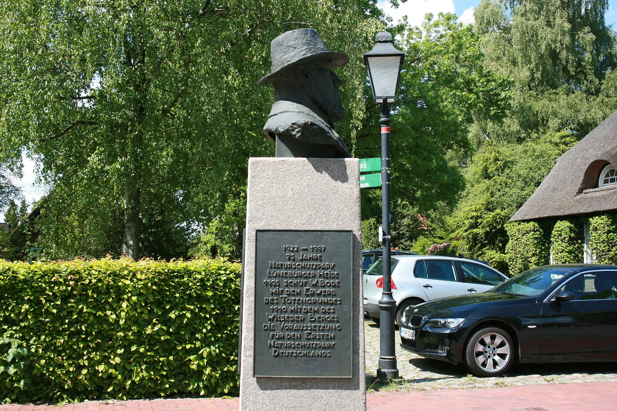 Photo showing: Denkmal für den „Heidepastor“ Wilhelm Bode (1860-1927) in Egestorf