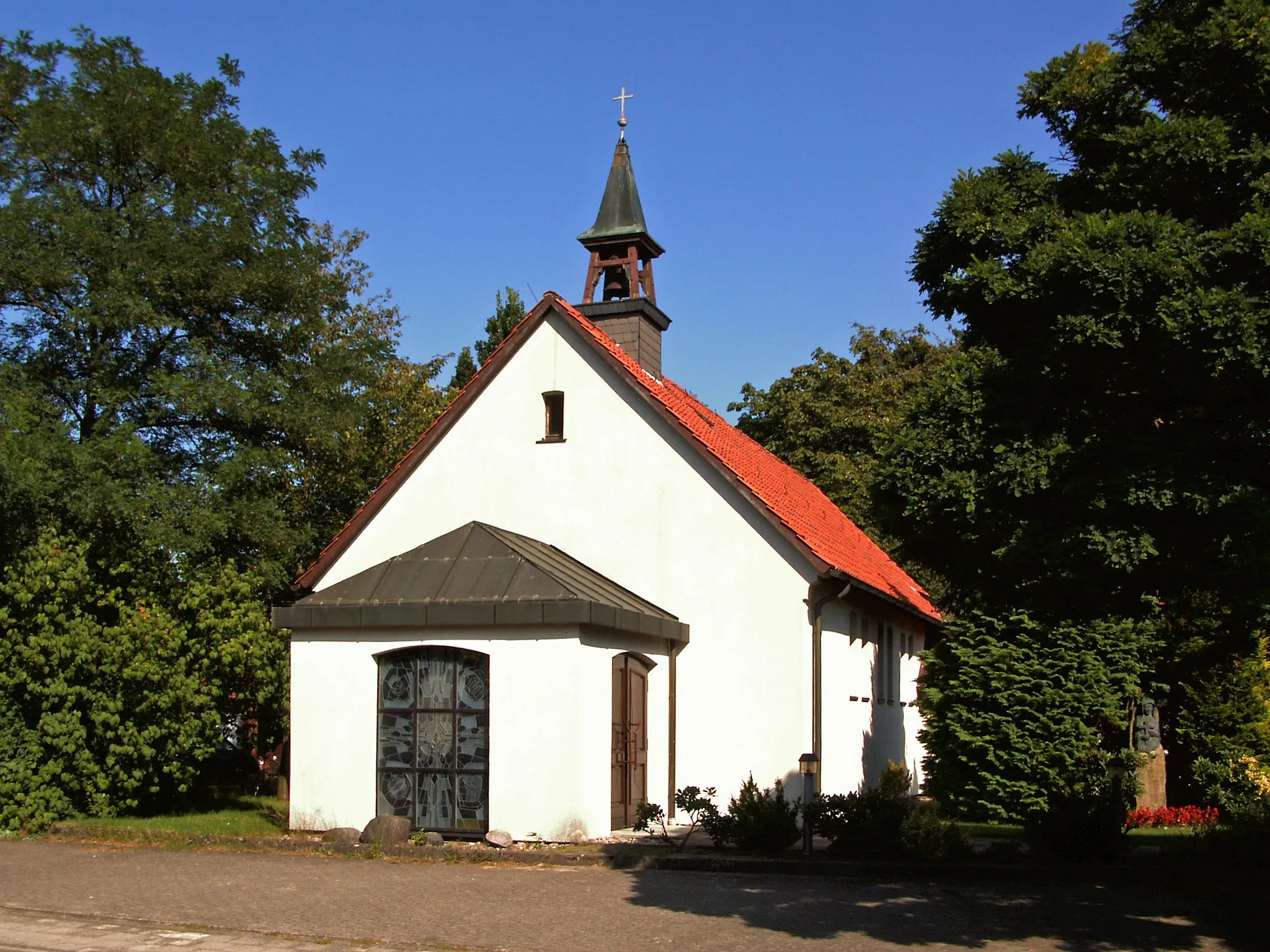 Photo showing: Katholische Kirche St. Theresia vom Kinde Jesu in Eschede, Landkreis Celle