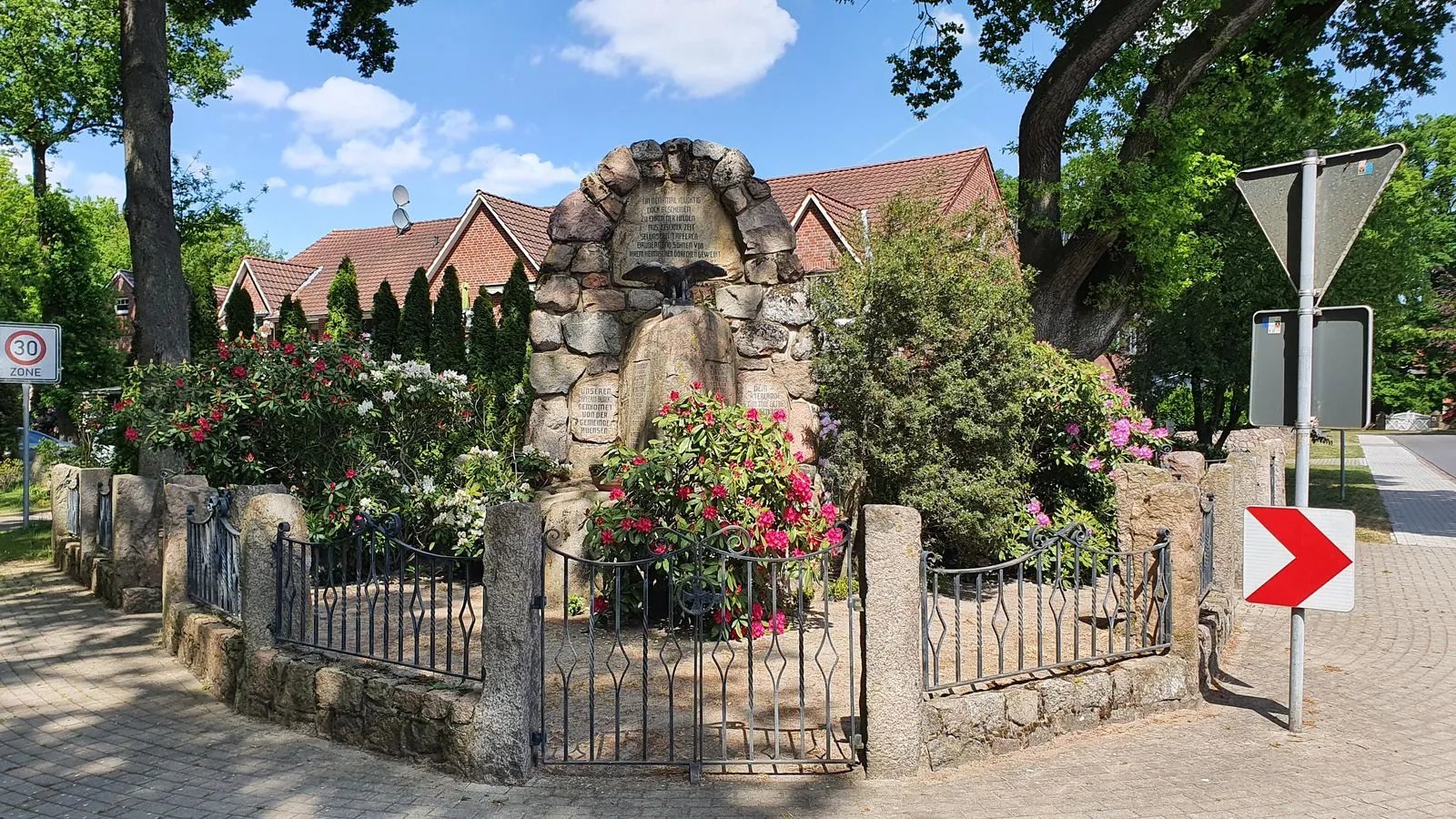 Photo showing: War memorial Heidenau