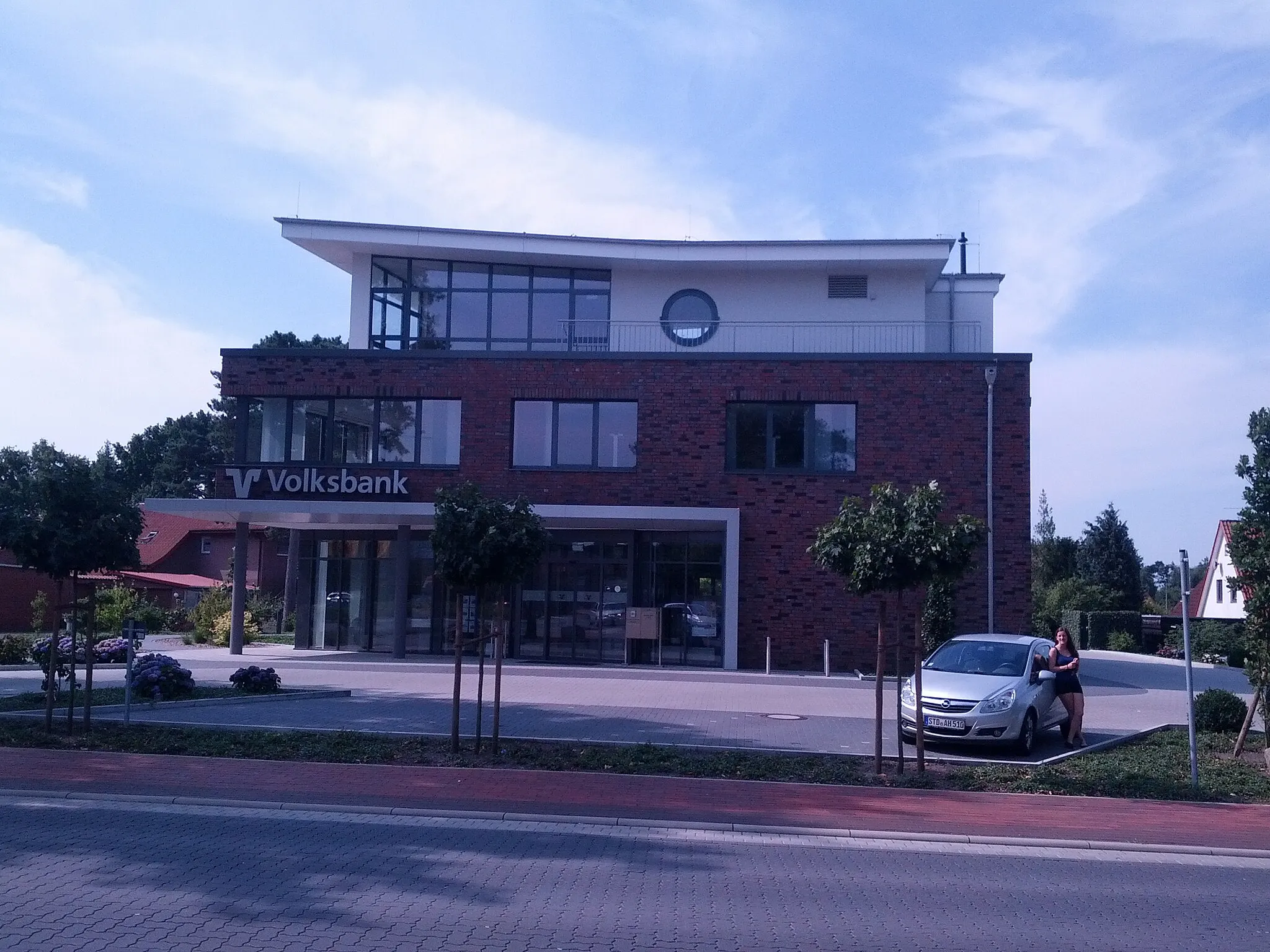 Photo showing: Front von de Volksbank in Hemmoor 2014