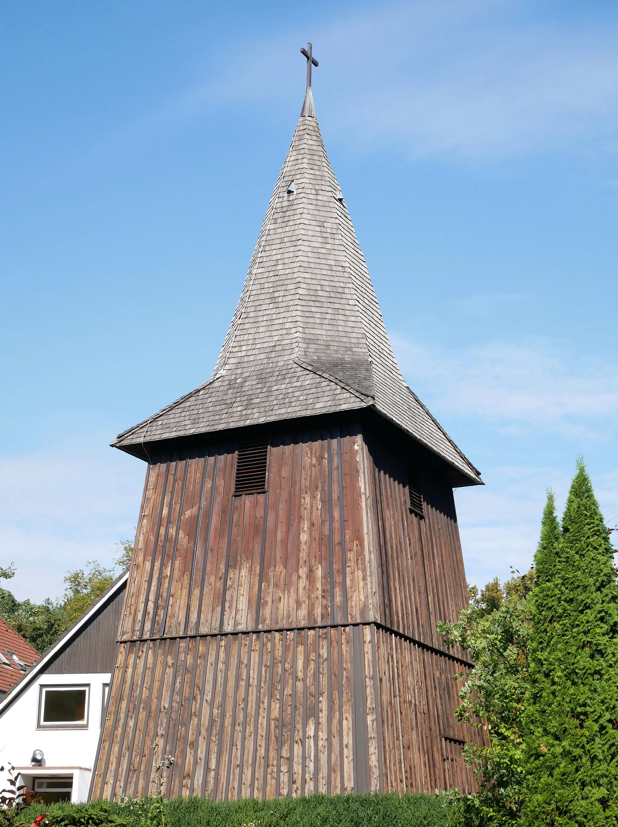 Photo showing: freistehender Glockenturm der St.-Martins-Kirche in Jesteburg