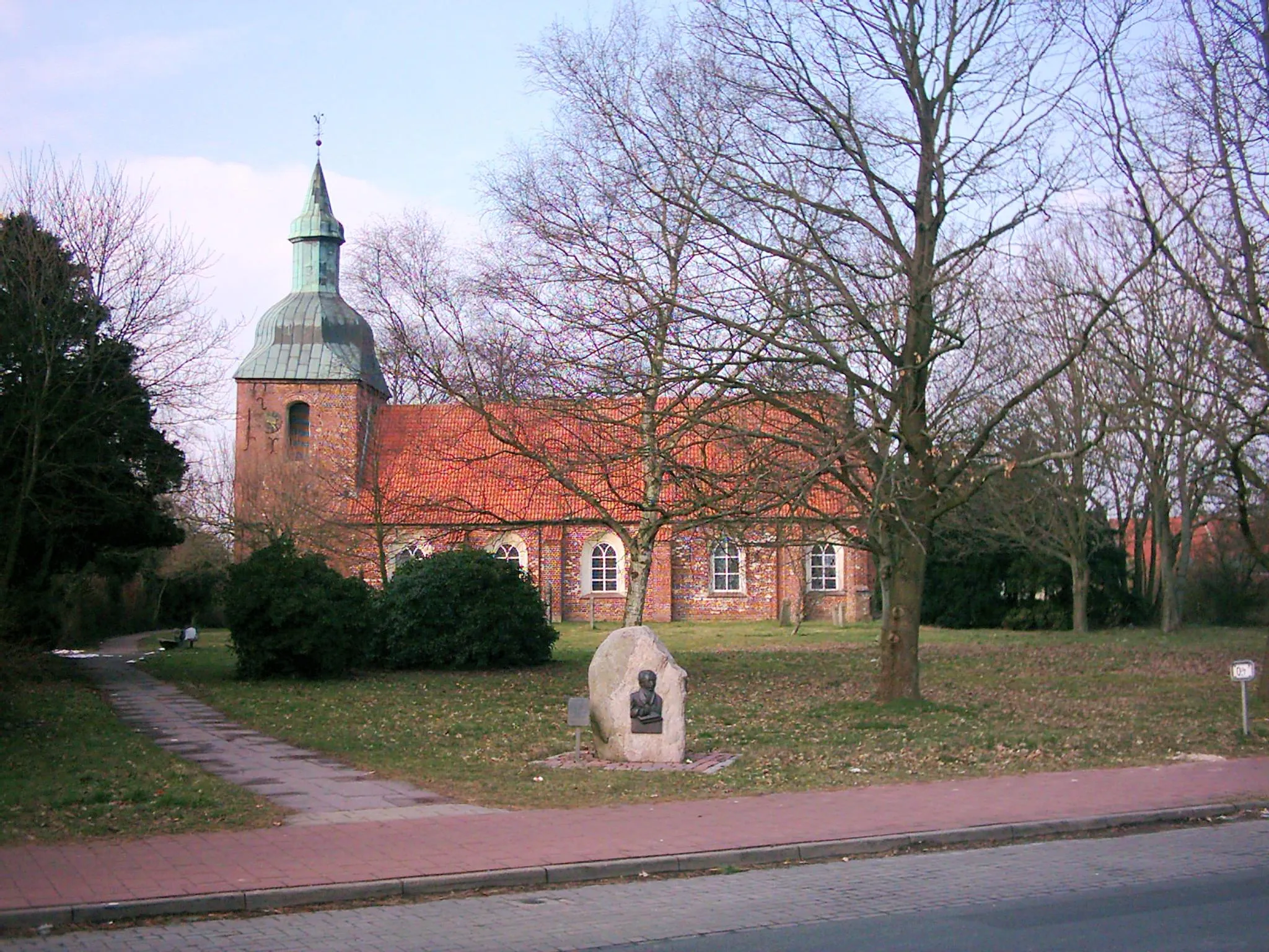 Photo showing: St. Marienkirche in Loxstedt, 2004