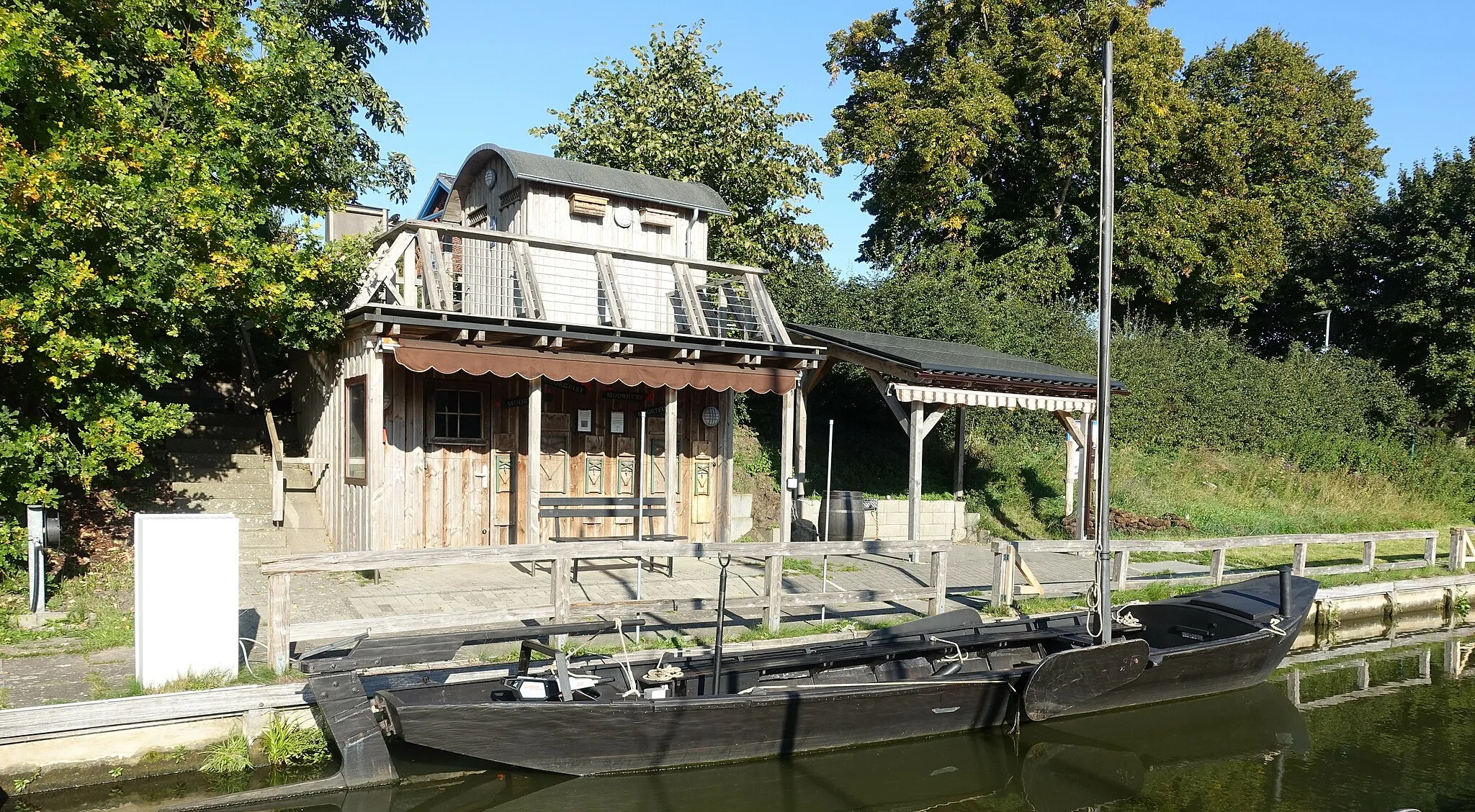 Photo showing: Torfkahn (Nachbau)  im Hafen von Osterholz-Scharmbek