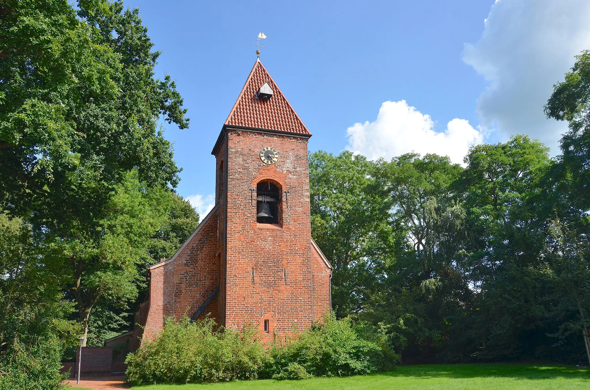 Photo showing: Martinskirche in Schiffdorf (Cuxhaven). Baudenkmal Kennziffer Nr. 35.205.000.024