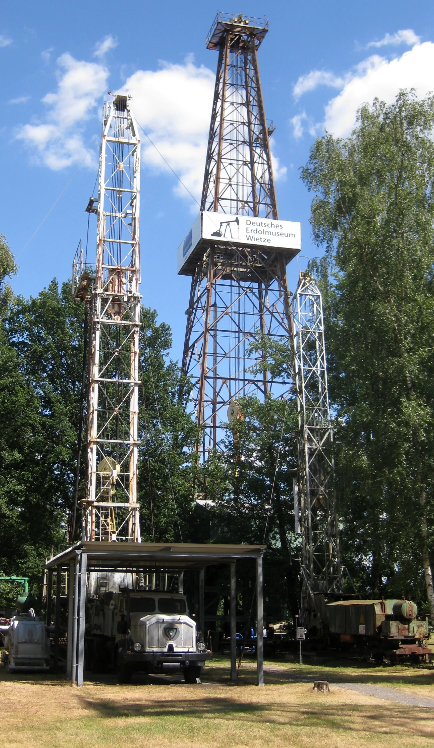 Photo showing: Erdöl-Bohrturm auf dem Gelände des Erdölmuseums Wietze.