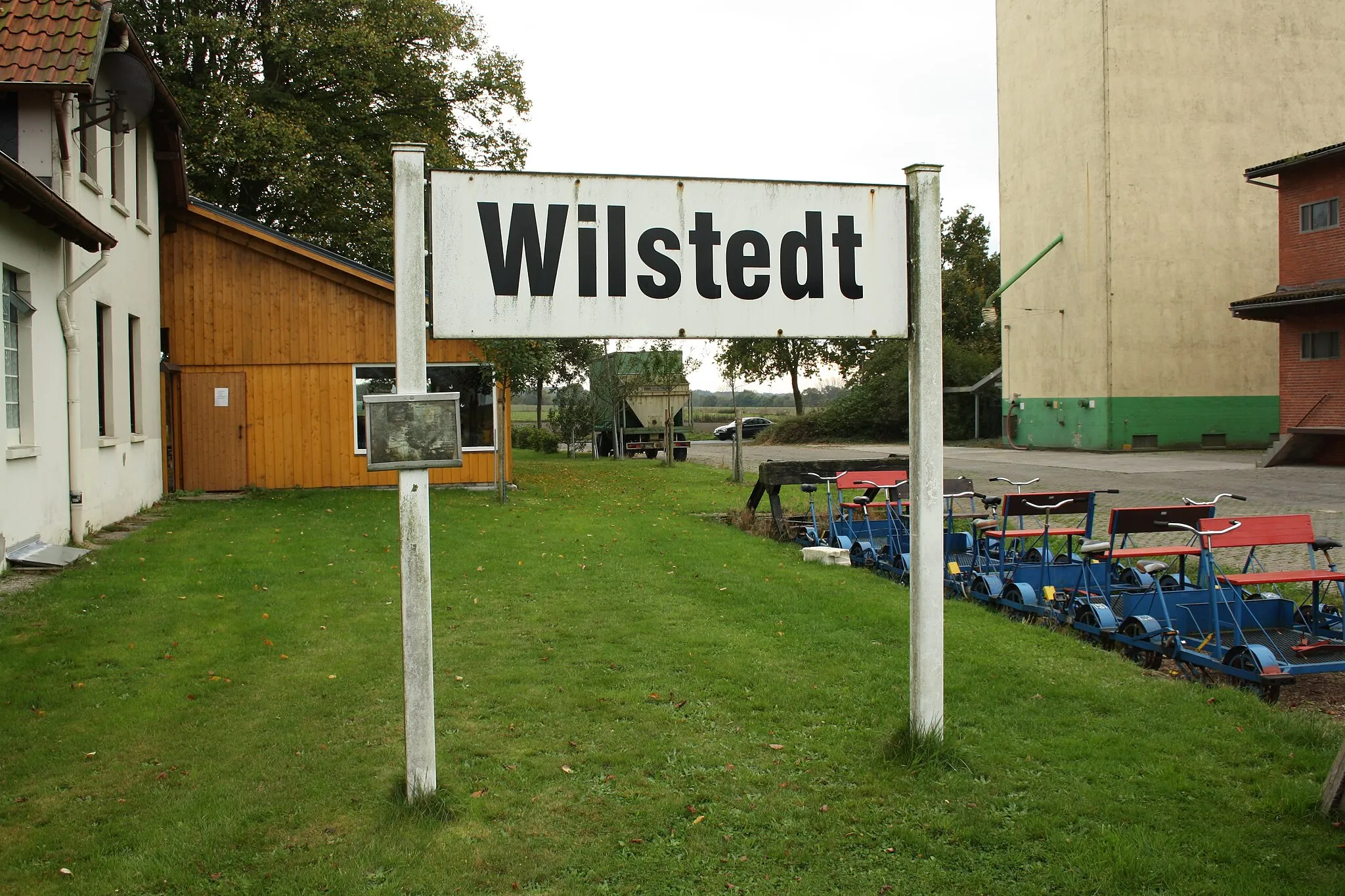 Photo showing: Draisinen am Bahnhof Wilstedt