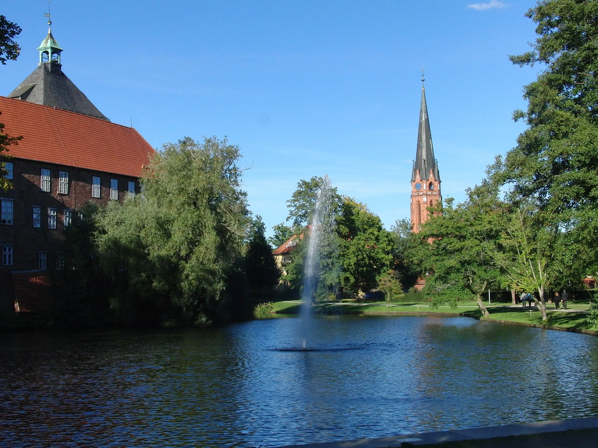 Photo showing: Blick auf das Schloss und die St.-Marien Kirche in Winsen (Luhe)