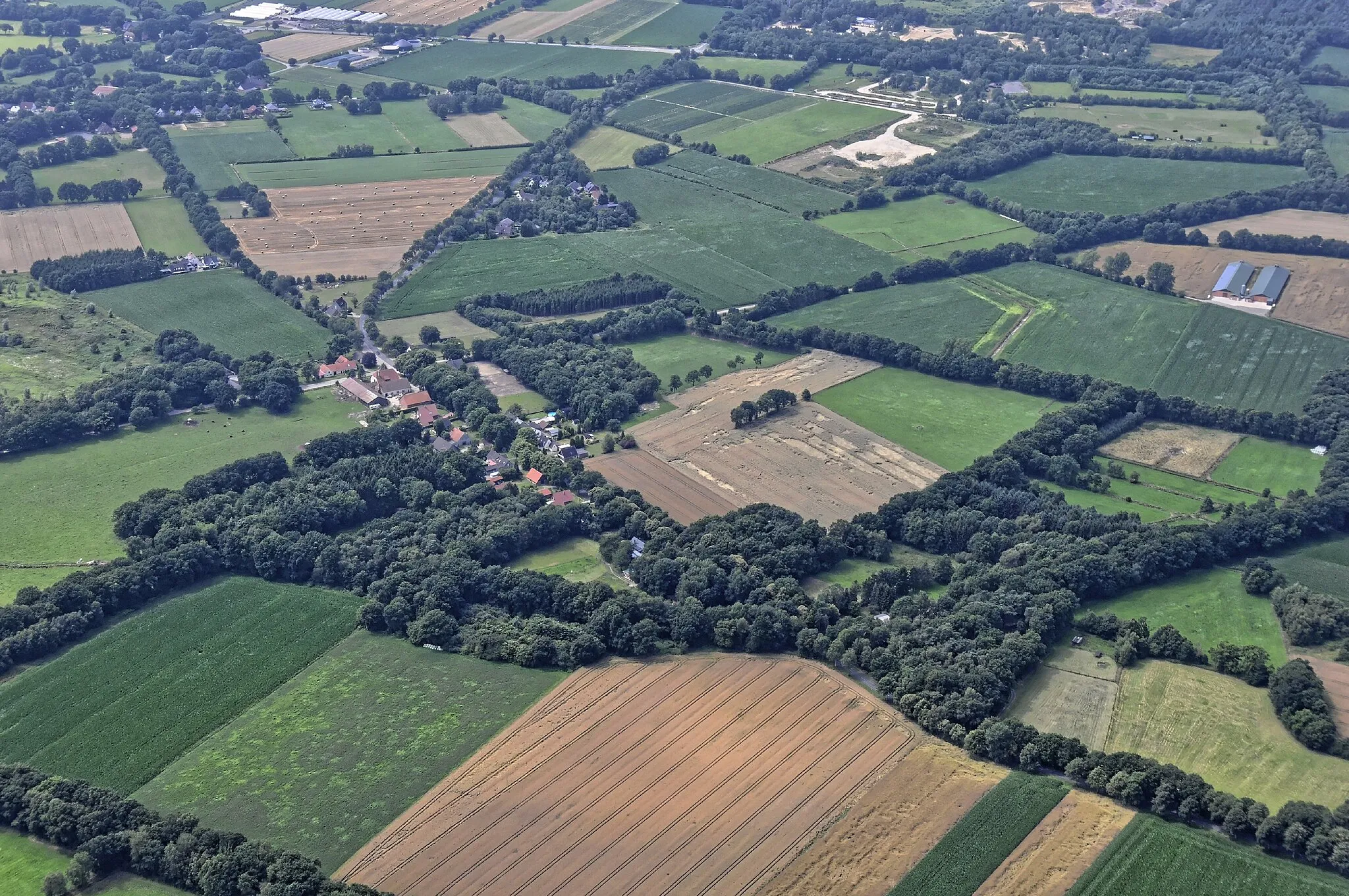 Photo showing: Bilder vom Flug Nordholz Hammelburg 2015: Die Siedlung Büggeln bei Albstedt.