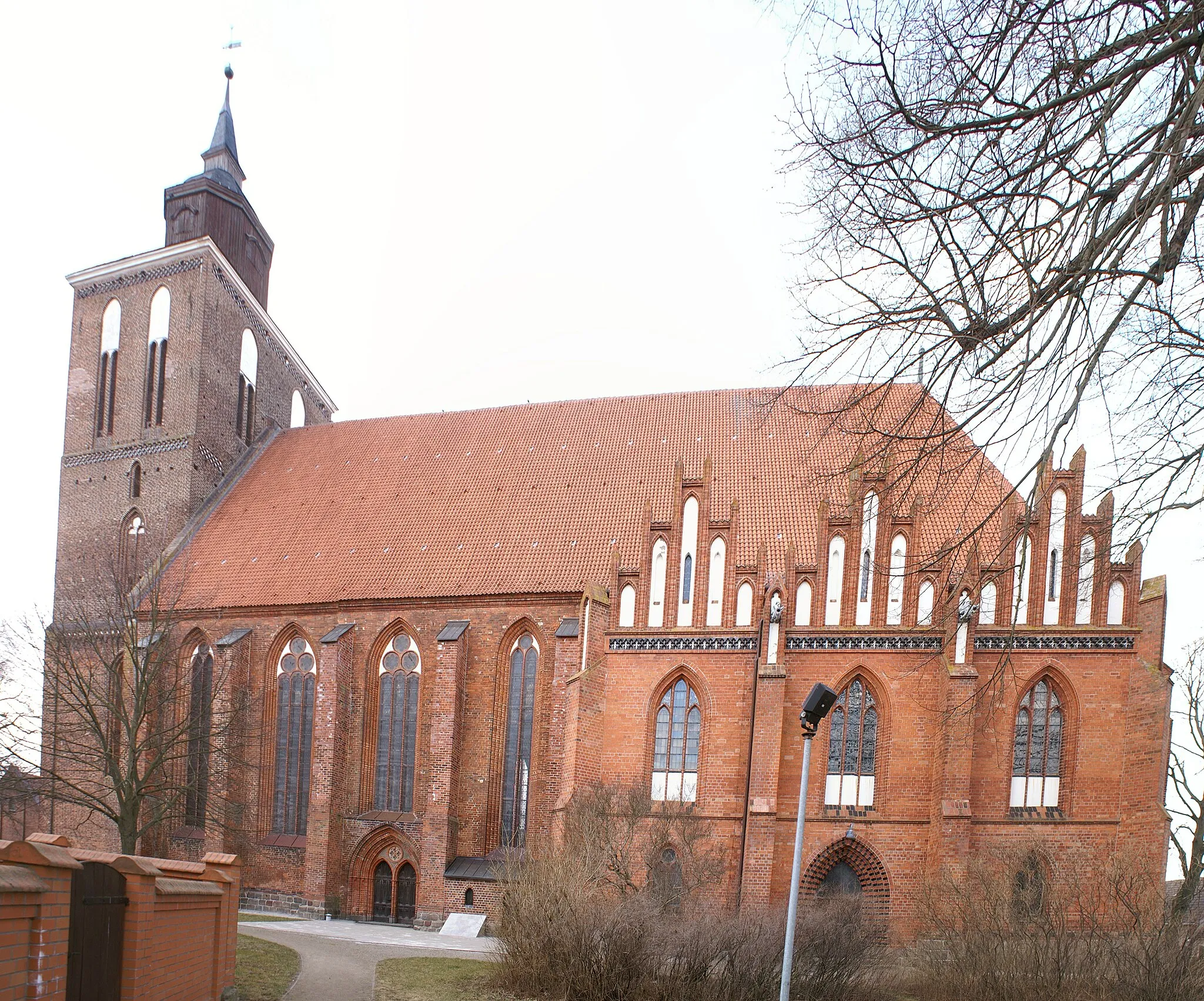 Photo showing: St.-Peter-Kirche in Altentreptow