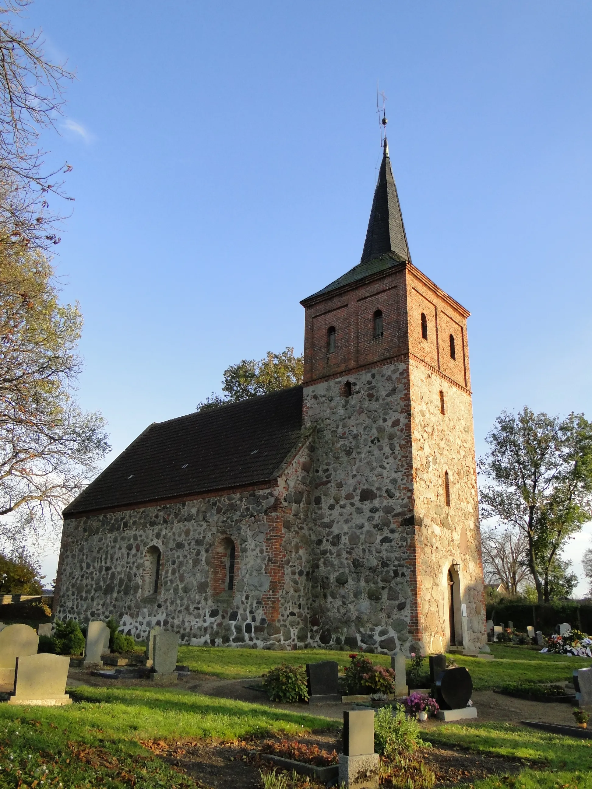 Photo showing: Church in Watzkendorf, district Mecklenburg-Strelitz, Mecklenburg-Vorpommern, Germany