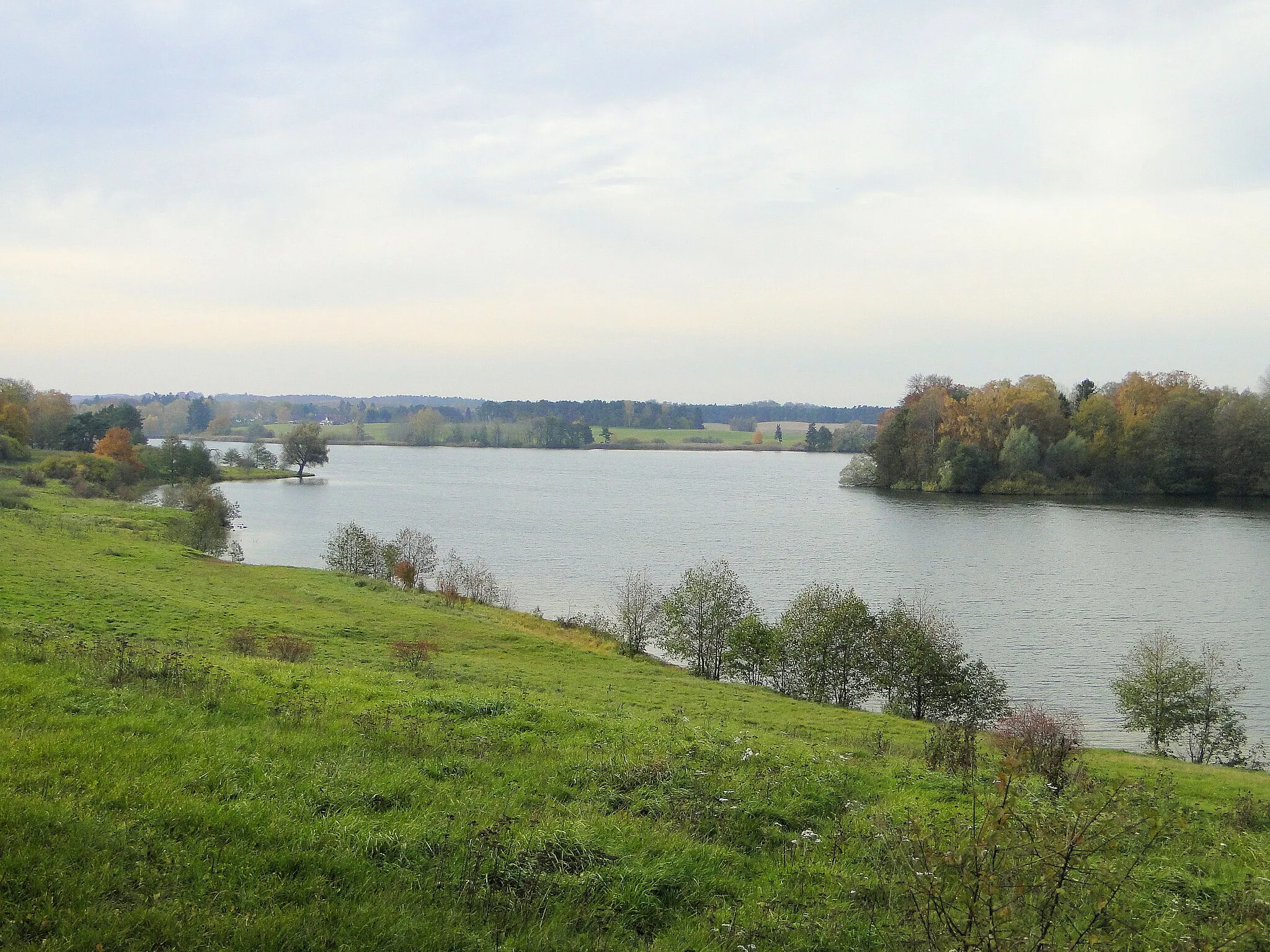 Photo showing: Lake Rödliner See in Groß Schönfeld, district Mecklenburg-Strelitz, Mecklenburg-Vorpommern, Germany