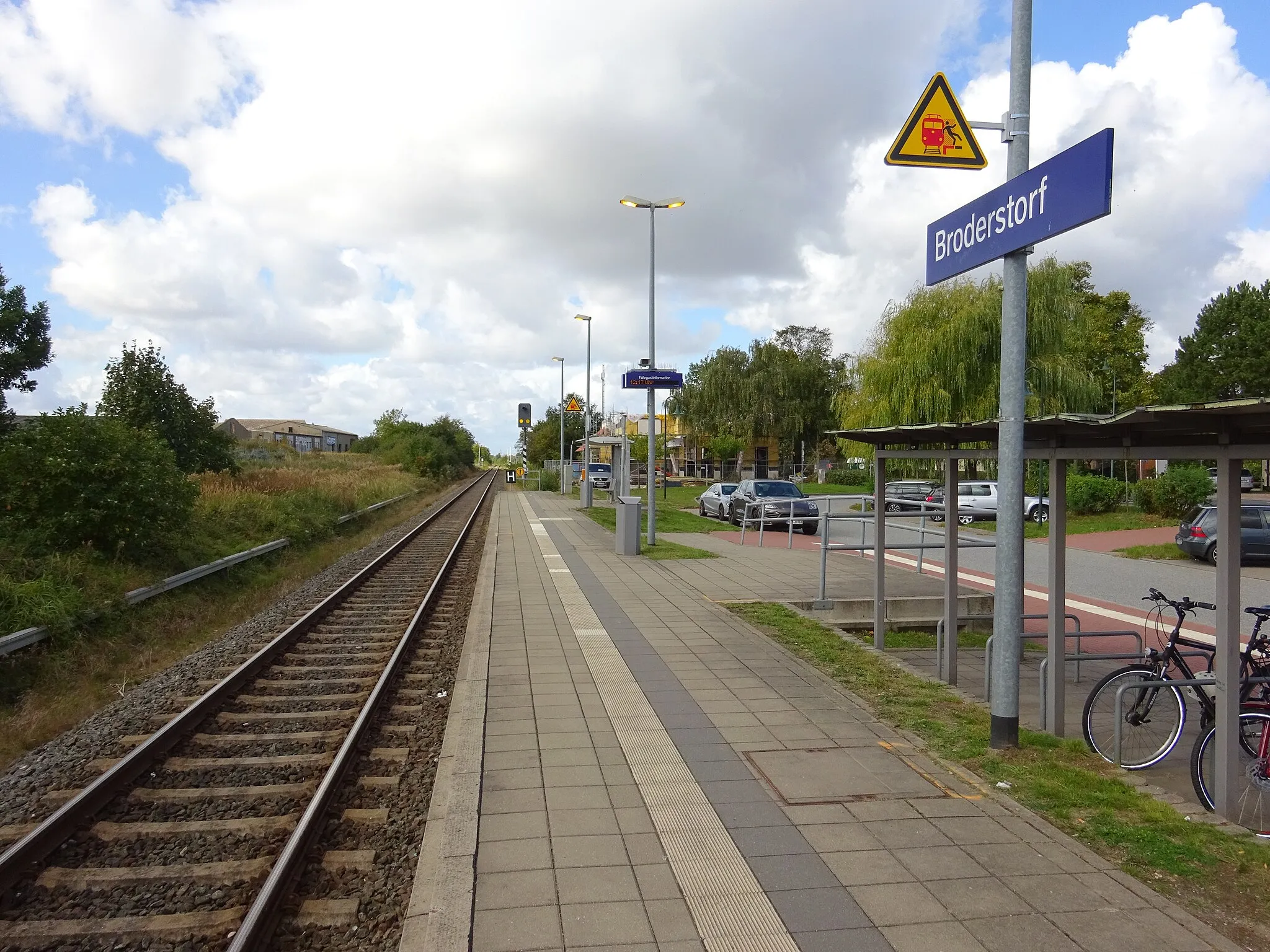 Photo showing: Broderstorf railway station