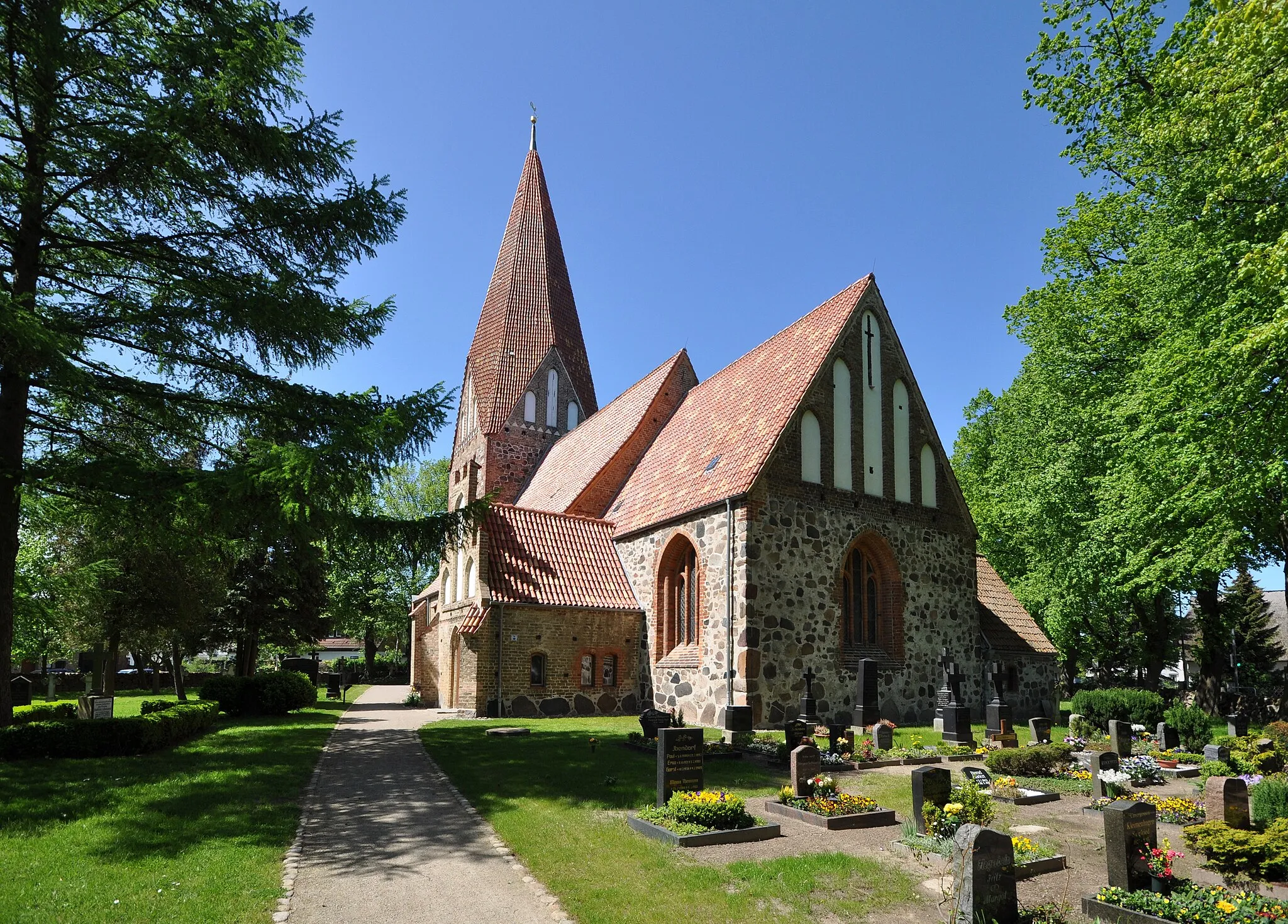 Photo showing: church in Lichtenhagen