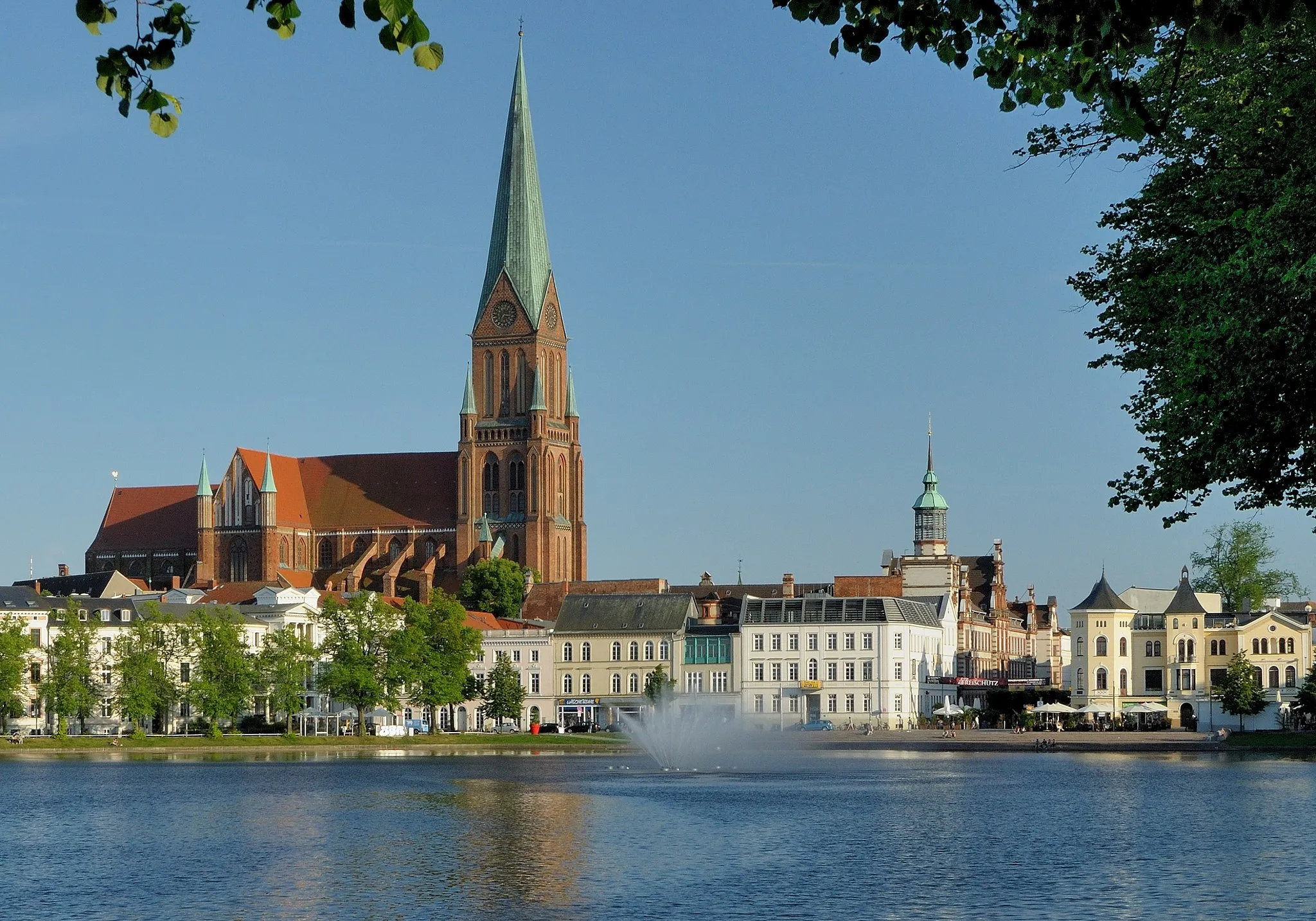 Photo showing: Cathedral in Schwerin, Mecklenburg-Vorpommern, Germany