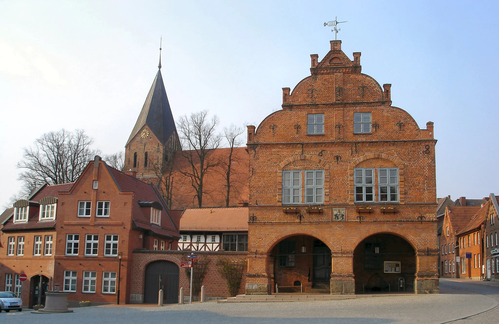 Photo showing: Rathaus und Kirche in Gadebusch / Townhall and Church in Gadebusch (Mecklenburg-Western Pomerania)