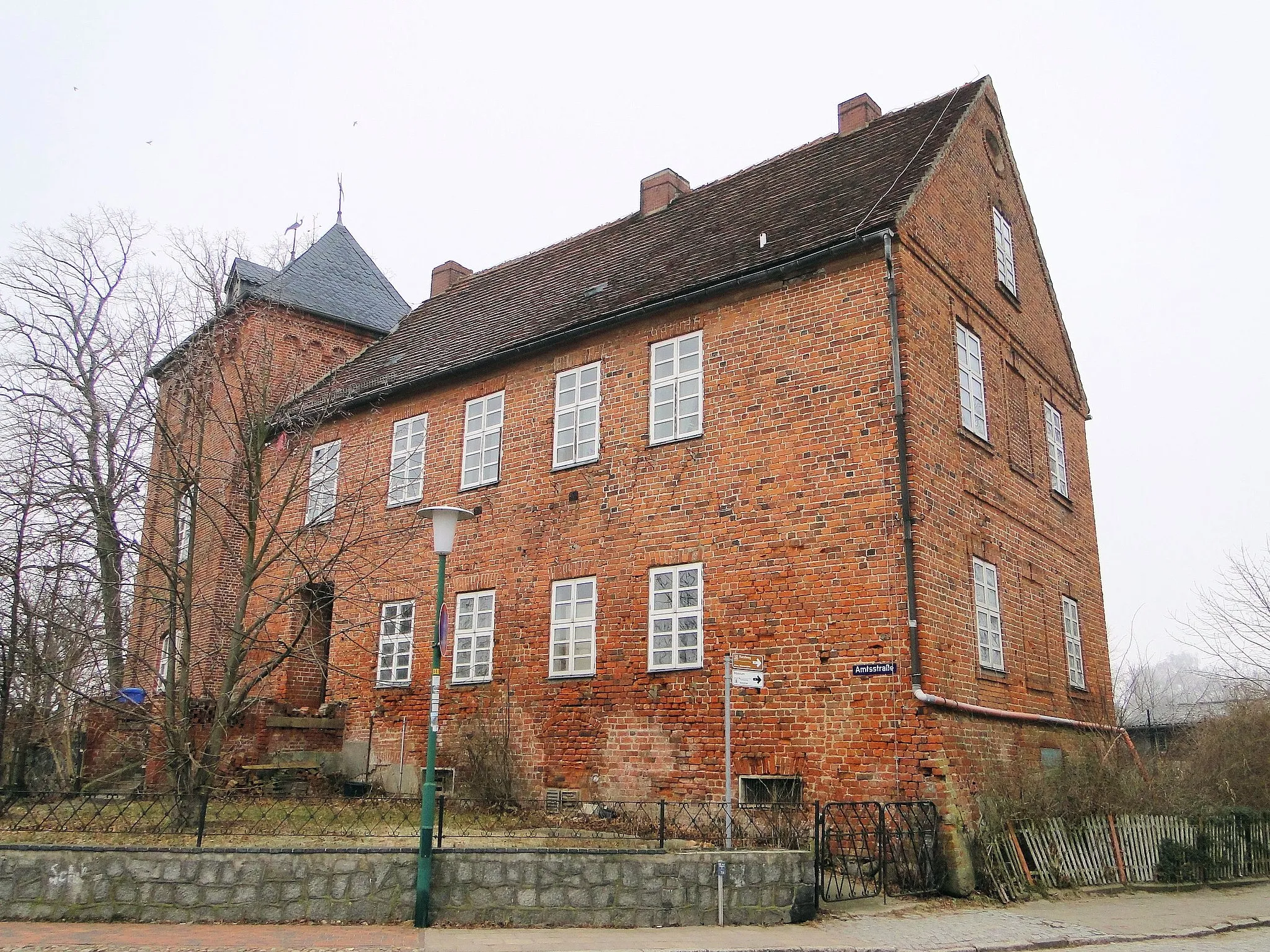 Photo showing: Former local District Court in Goldberg, district Parchim, Mecklenburg-Vorpommern, Germany