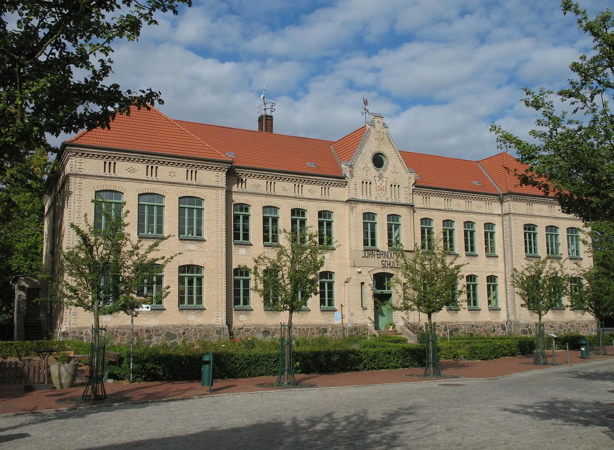 Photo showing: School building in Goldberg in Mecklenburg-Western Pomerania, Germany