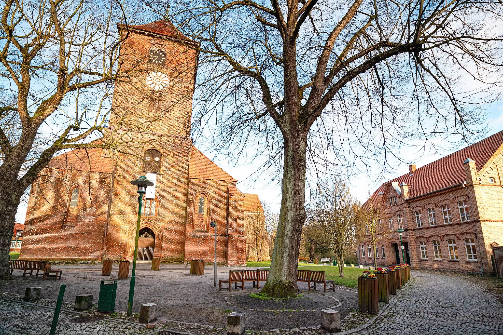 Photo showing: Grevesmühlen, St. Nikolai, Kirchhof