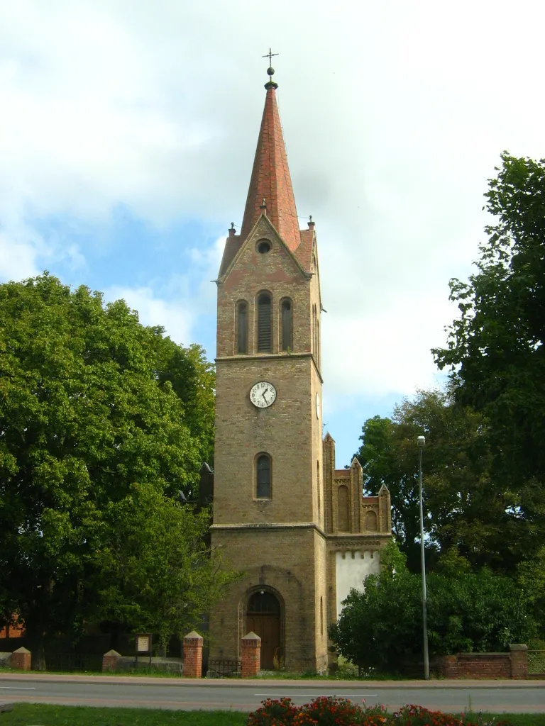 Photo showing: Die Dorfkirche in Belling an der Bundesstraße 109 (Gemeinde Jatznick, Landkreis Uecker-Randow, Vorpommern).