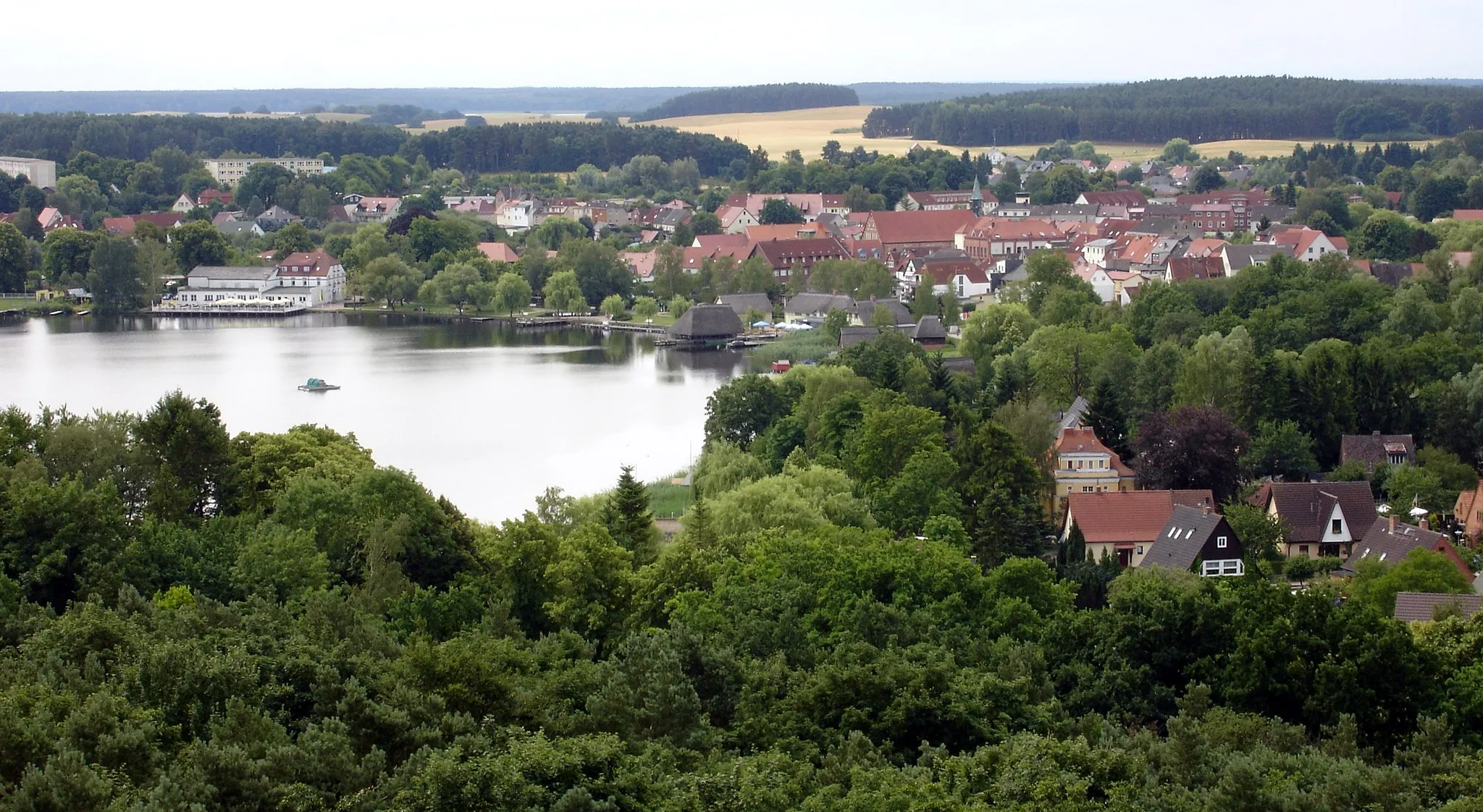 Photo showing: JörnbergKrakow am See, Germany, Sight from the observation tower on the hill Jörnberg