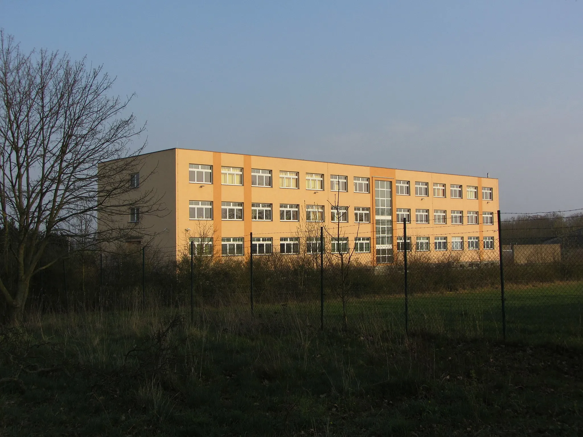 Photo showing: Branch Schwerin of the Federal Commissioner for the Stasi Archives, a former army barrack, in Görslow, district Ludwigslust-Parchim, Mecklenburg-Vorpommern, Germany