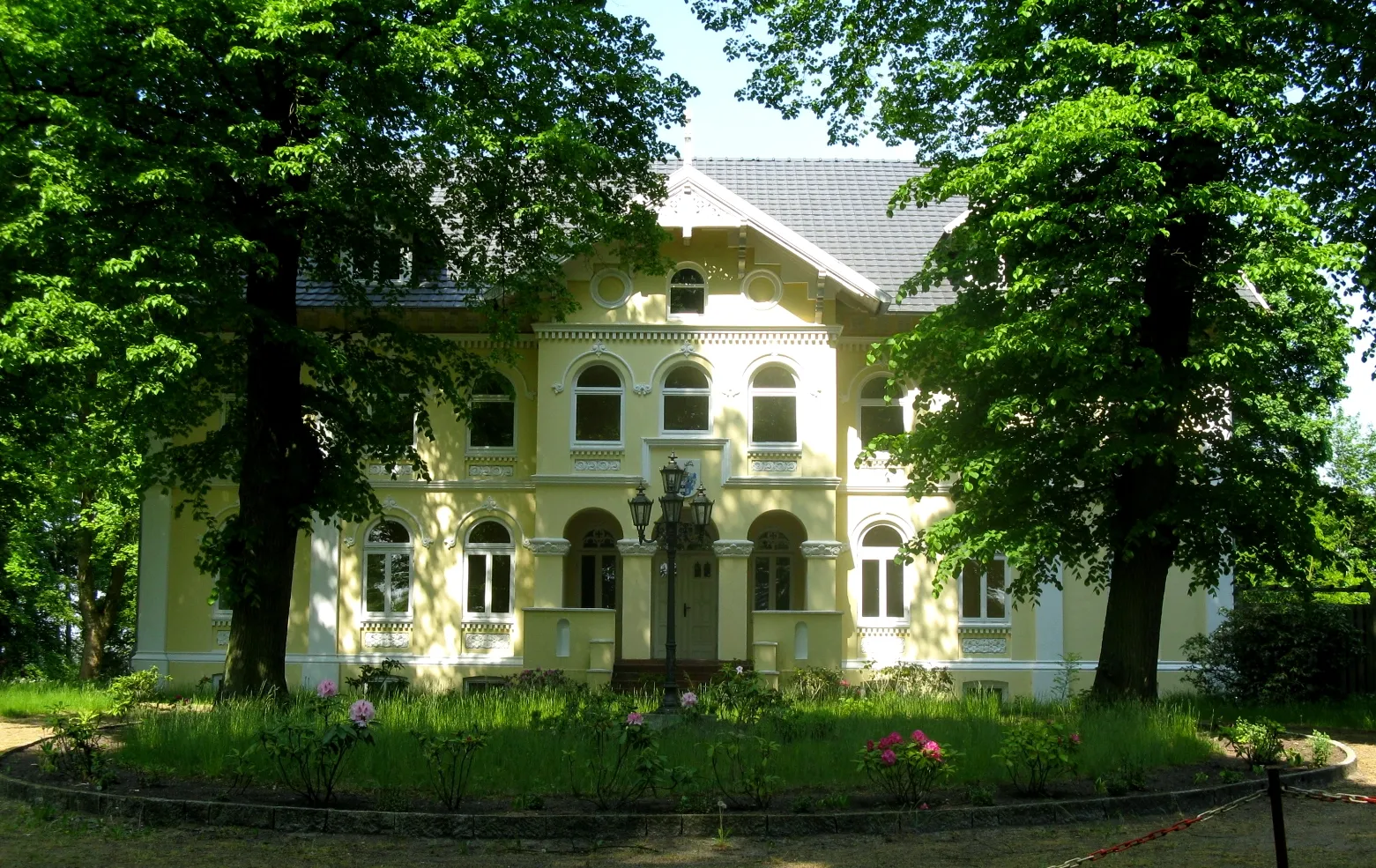 Photo showing: Manor house in Garlitz, district Ludwigslust-Parchim, Mecklenburg-Vorpommern, Germany