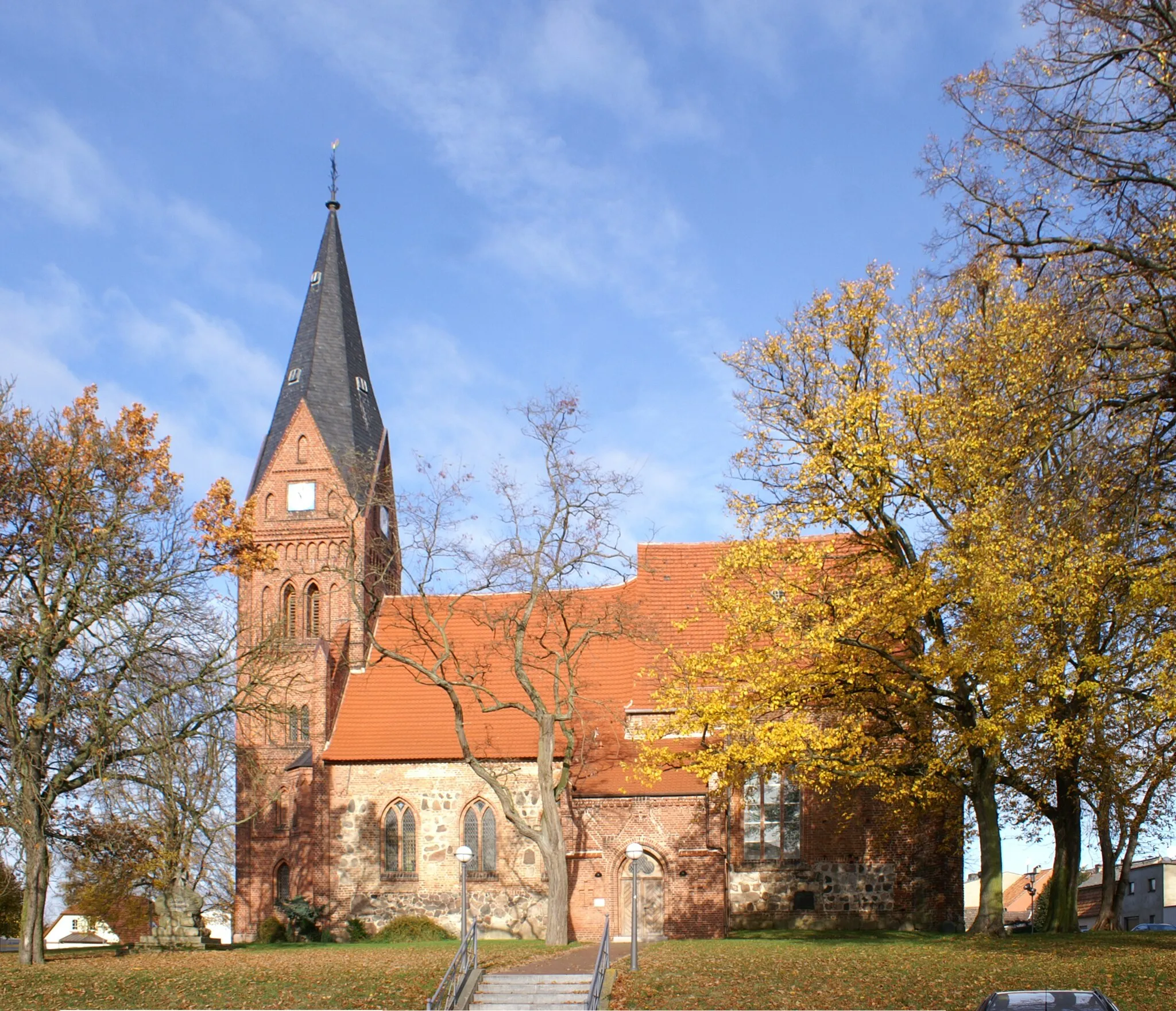 Photo showing: Ribnitz-Damgarten - St.Bartholomäus in Damgarten - Südseite (Landkreis Nordvorpommern, Mecklenburg-Vorpommern)