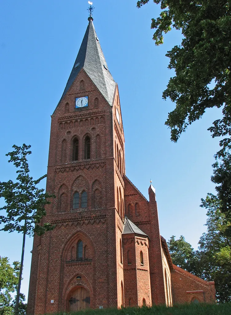 Photo showing: Beschreibung: Kirche Sankt Bartholomäus / Ribnitz-Damgarten / OT Damgarten
Fotograf: Darkone, 1. September 2005