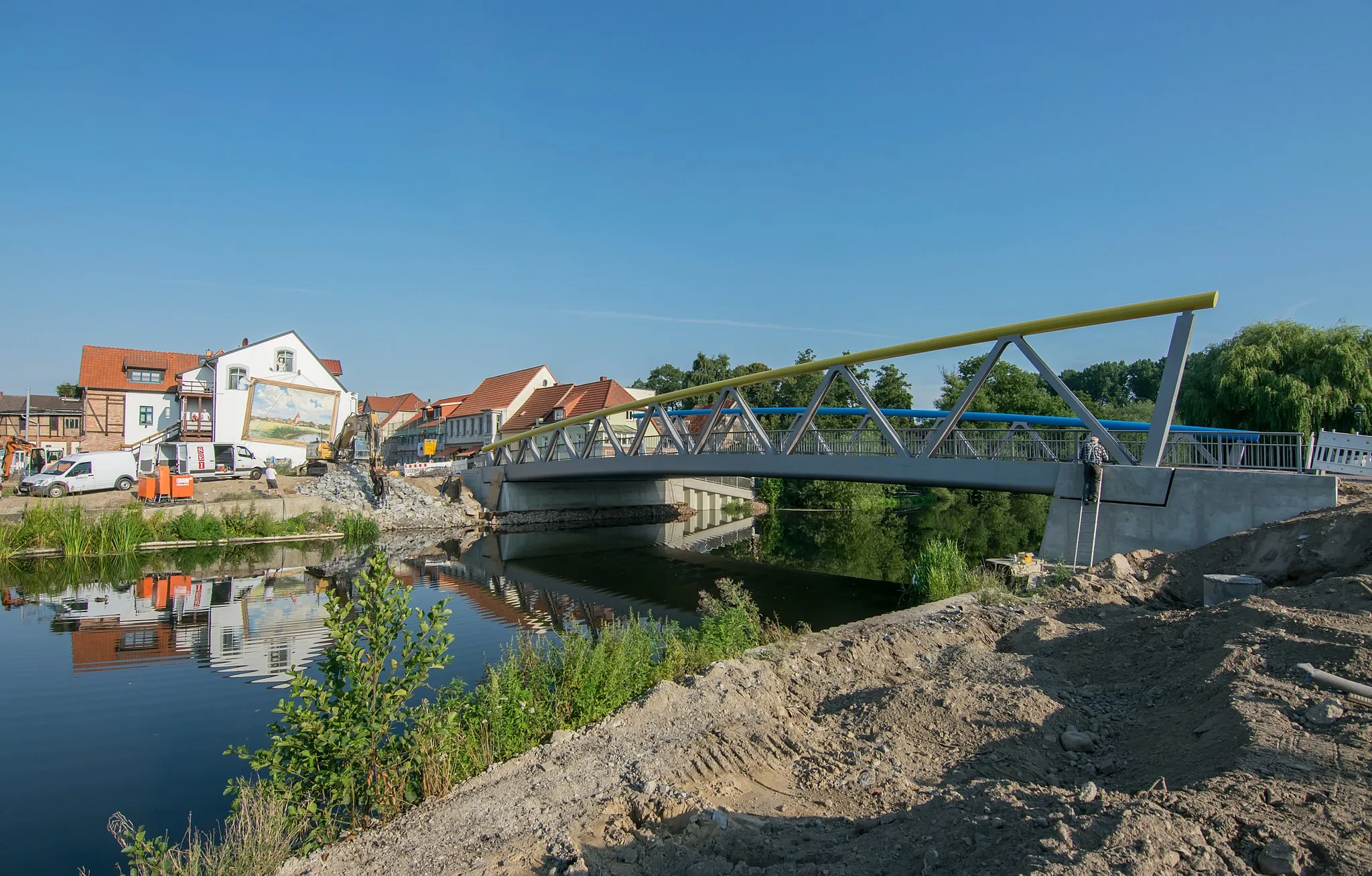 Photo showing: Neue Schwaaner Warnowbrücke  - links im Bild letzte Abbrucharbeiten der Behelfsbrücke