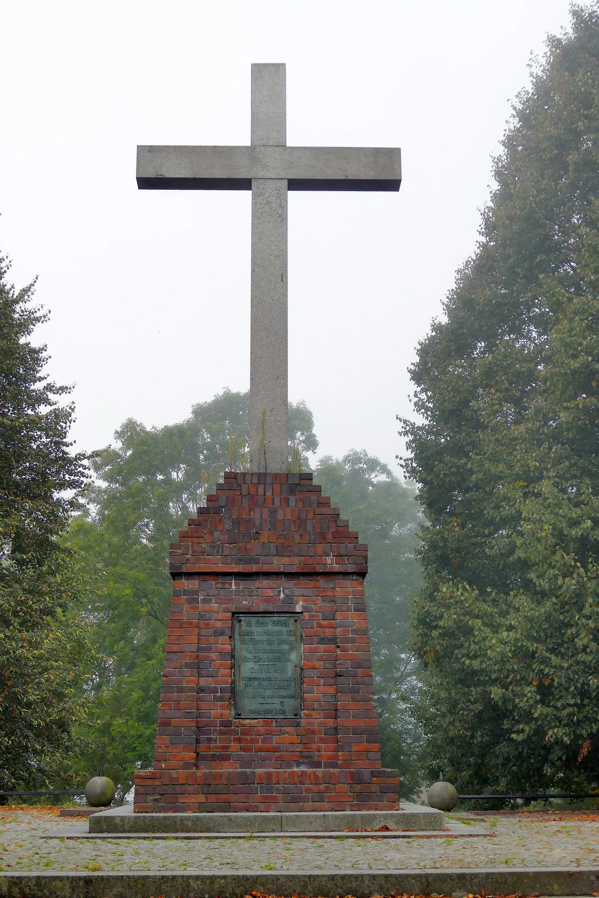 Photo showing: Christianisierungsdenkmal auf dem Schlossberg in Usedom